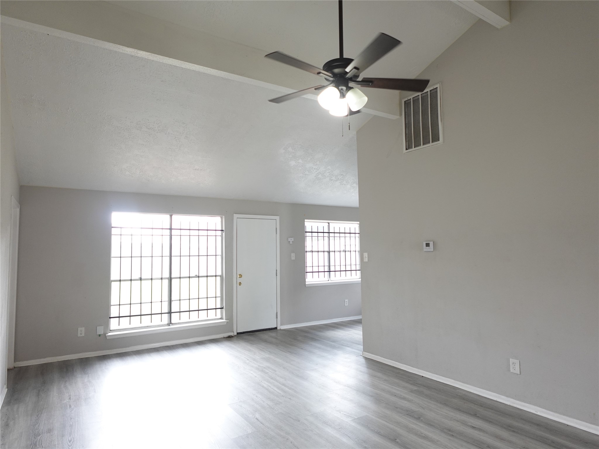 10811 Thorncliff Drive Property Photo 3
