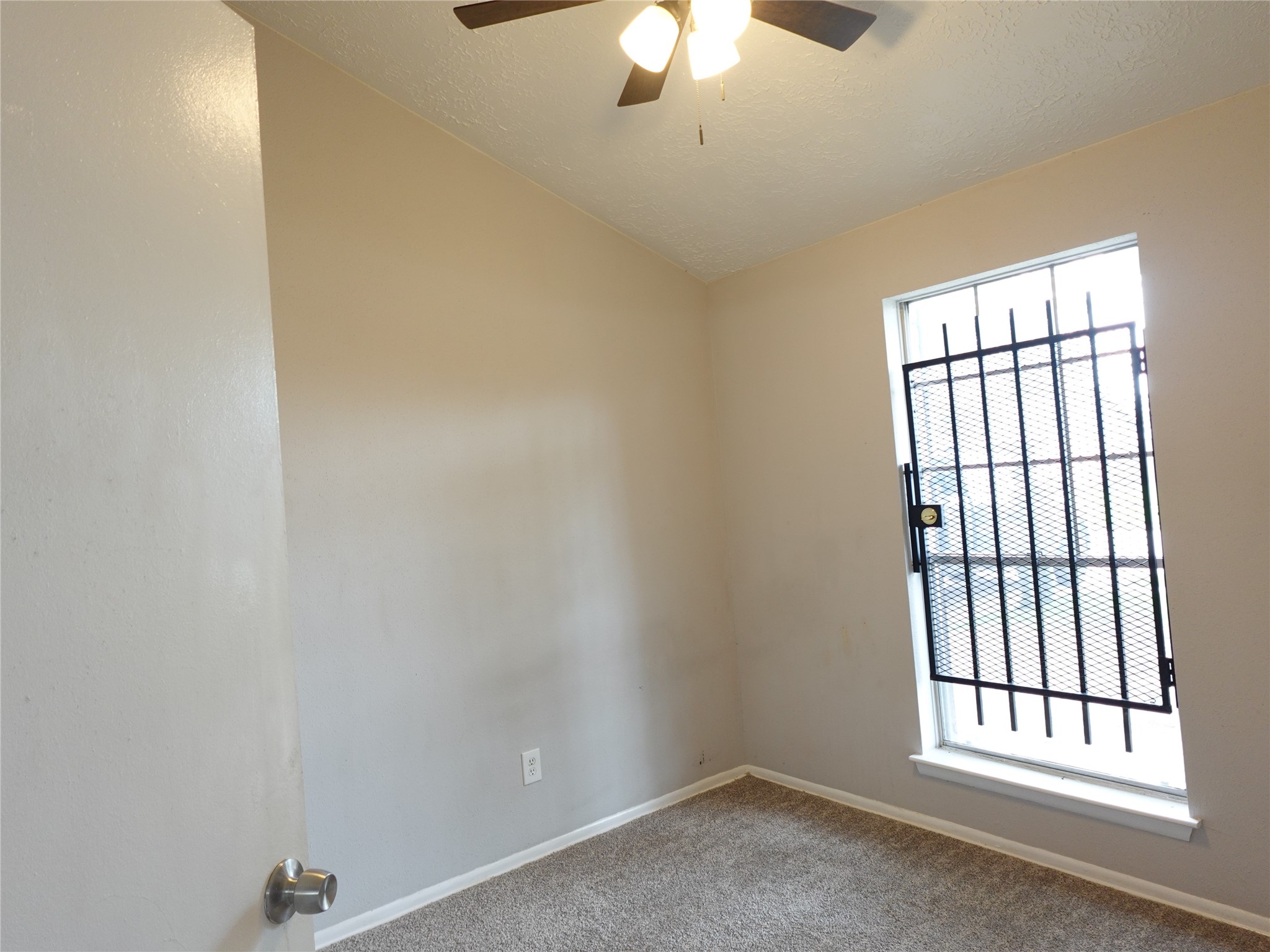 10811 Thorncliff Drive Property Photo 5