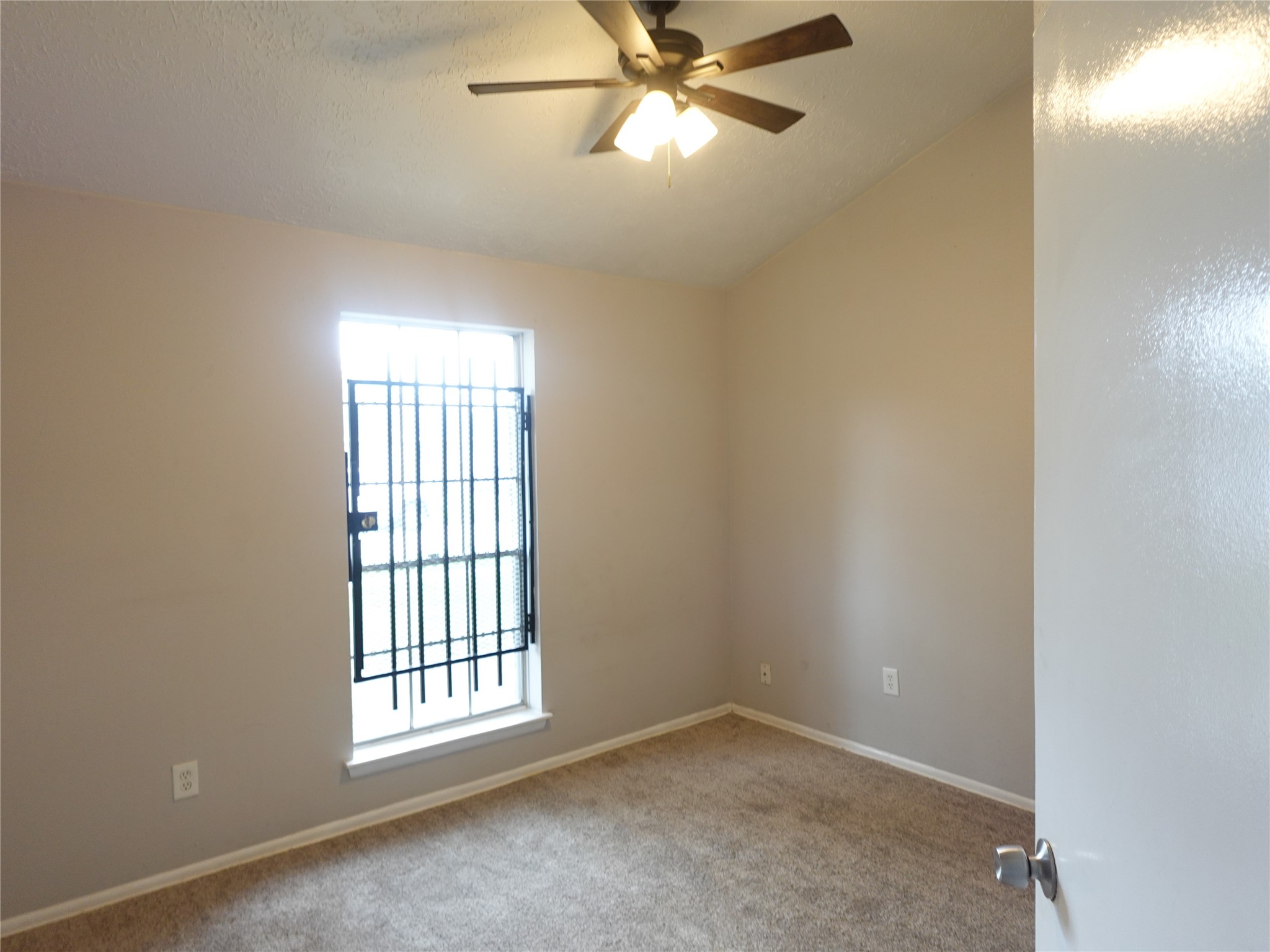 10811 Thorncliff Drive Property Photo 7