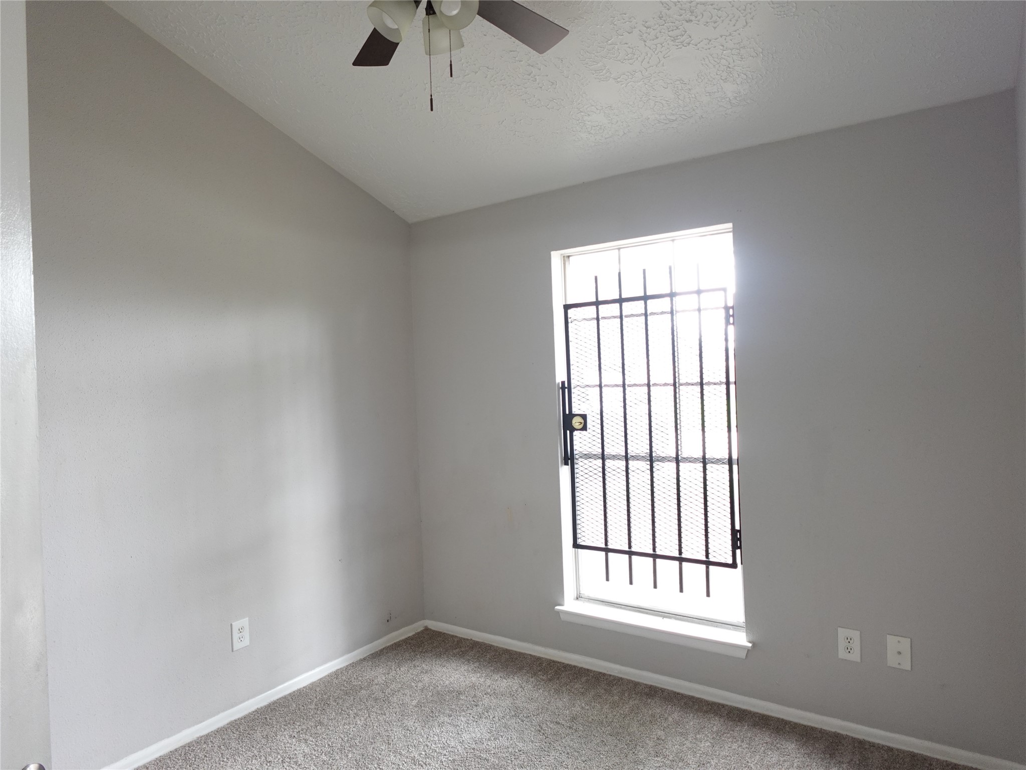 10811 Thorncliff Drive Property Photo 9