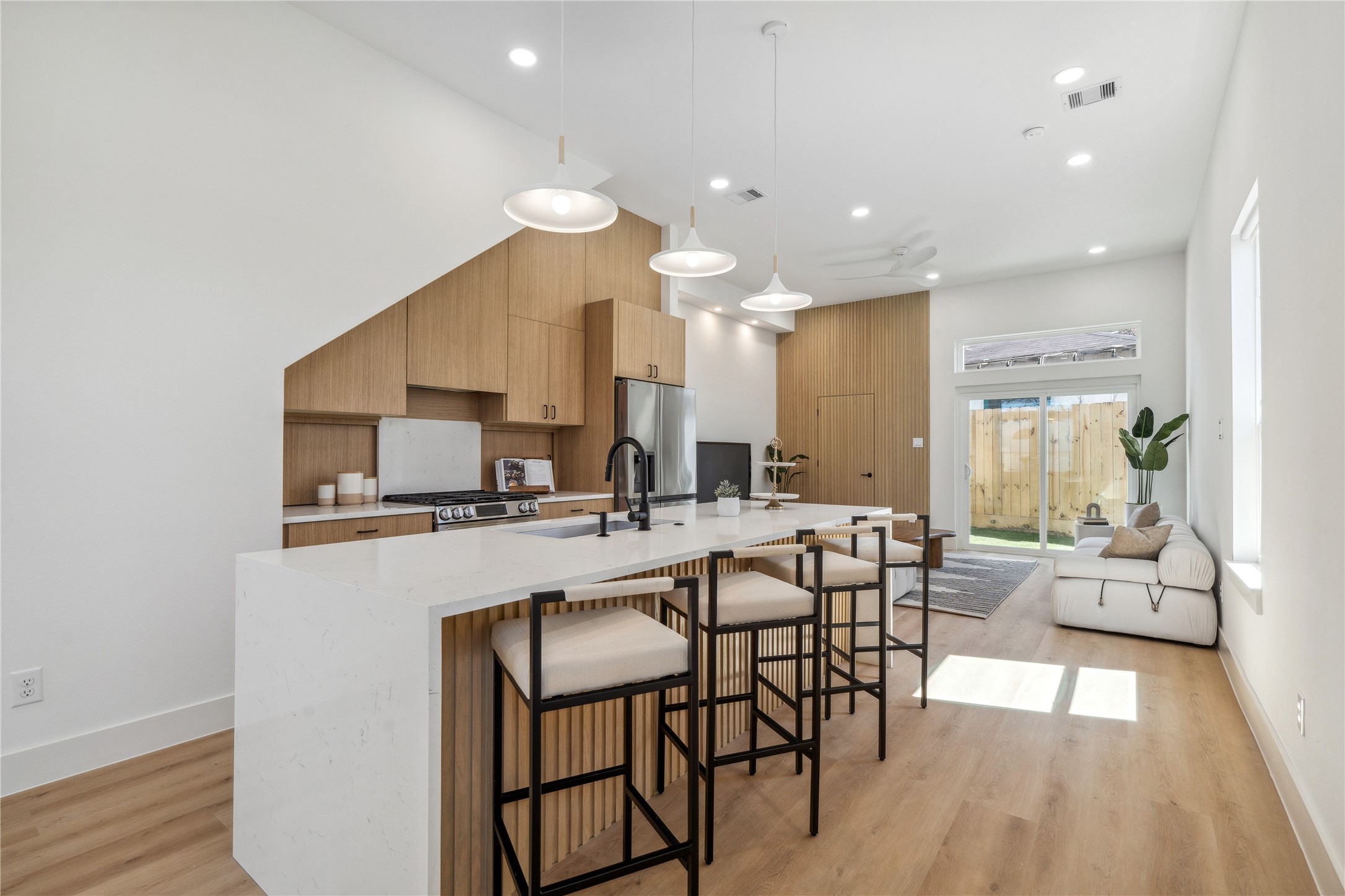 612 Hughes Street B Property Photo 1