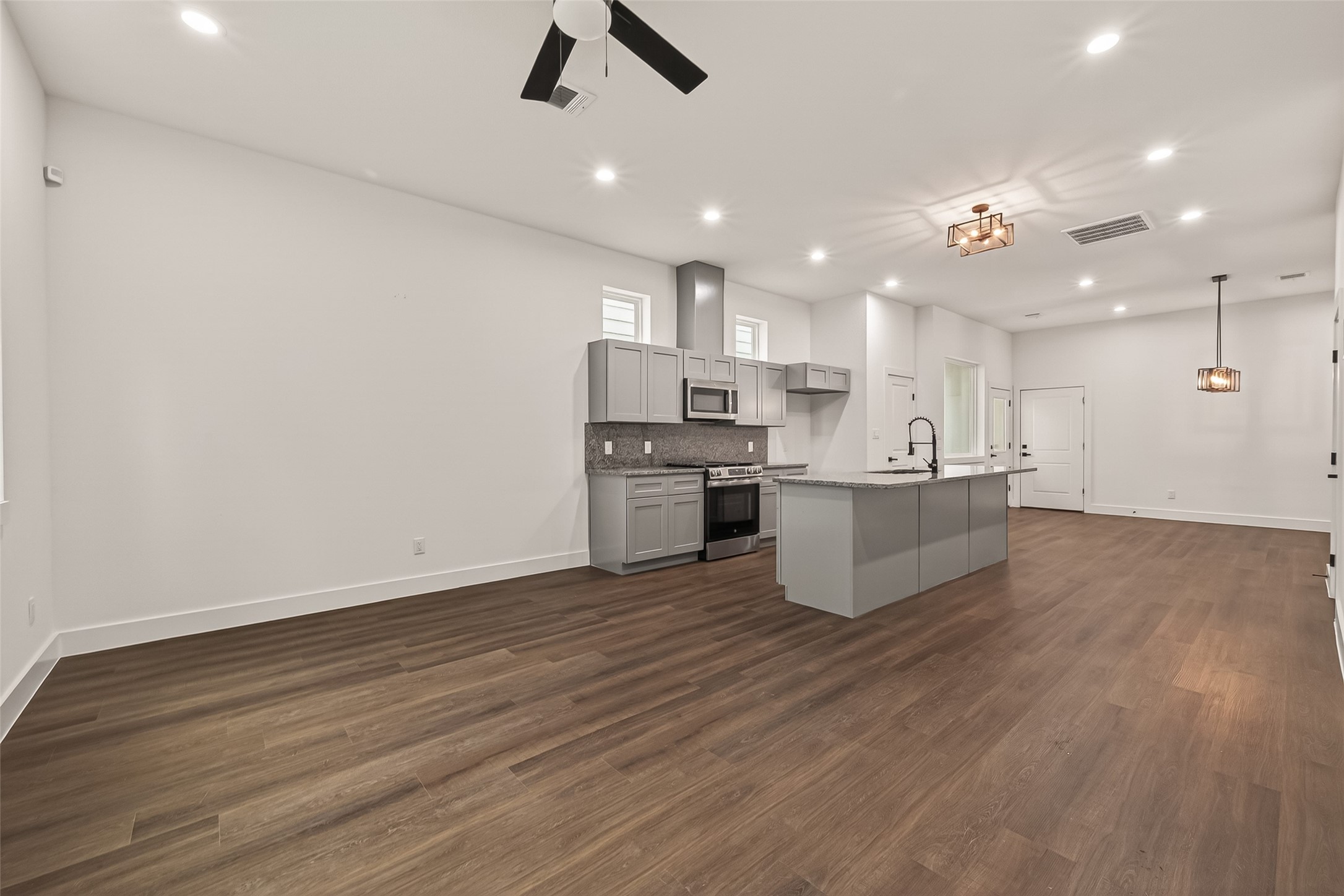 6808 Madrid Street Property Photo 6