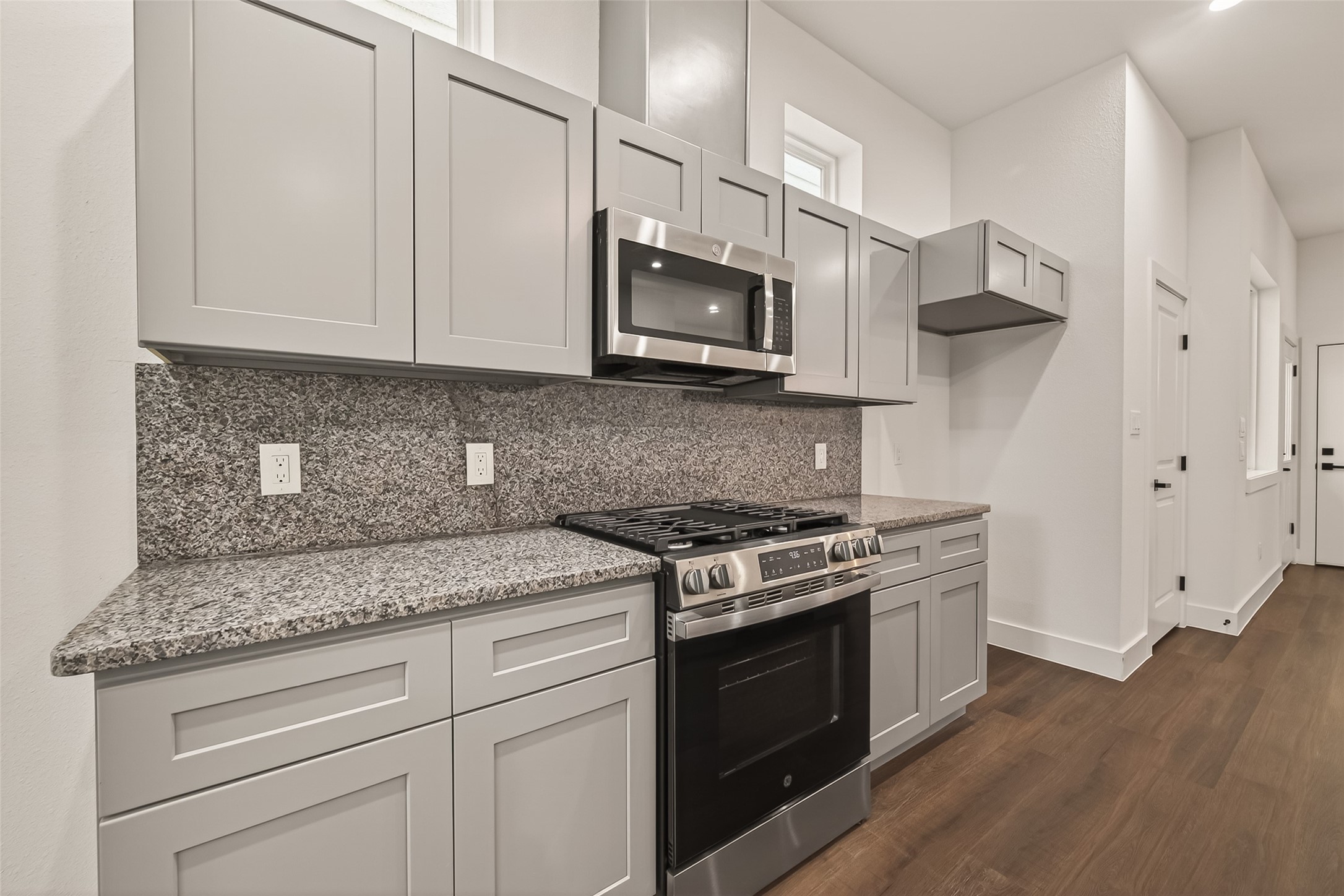 6808 Madrid Street Property Photo 10