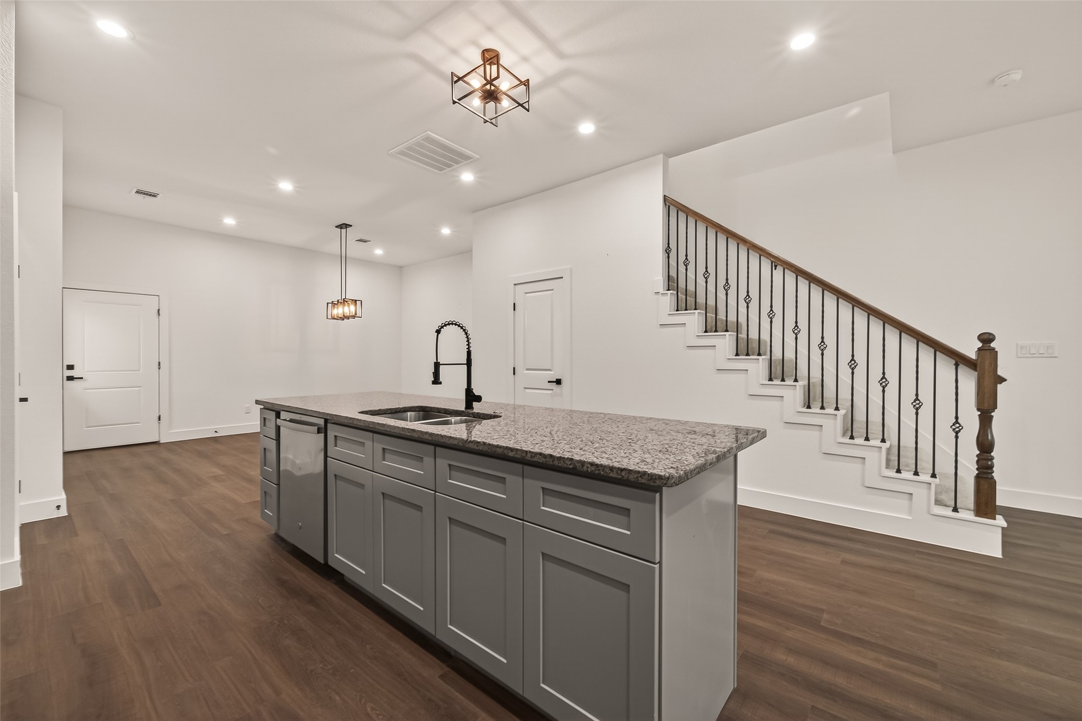 6808 Madrid Street Property Photo 11