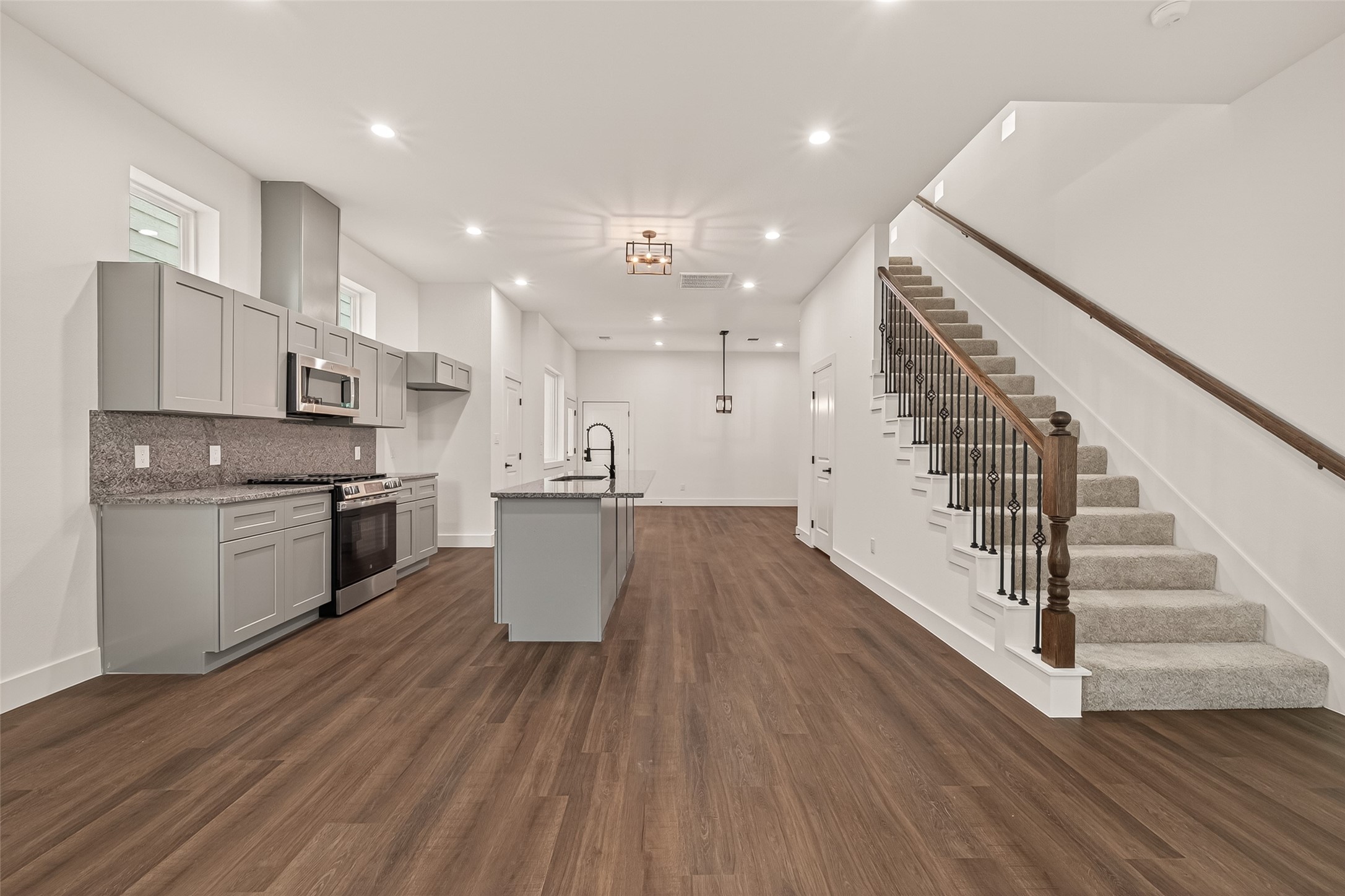 6808 Madrid Street Property Photo 14