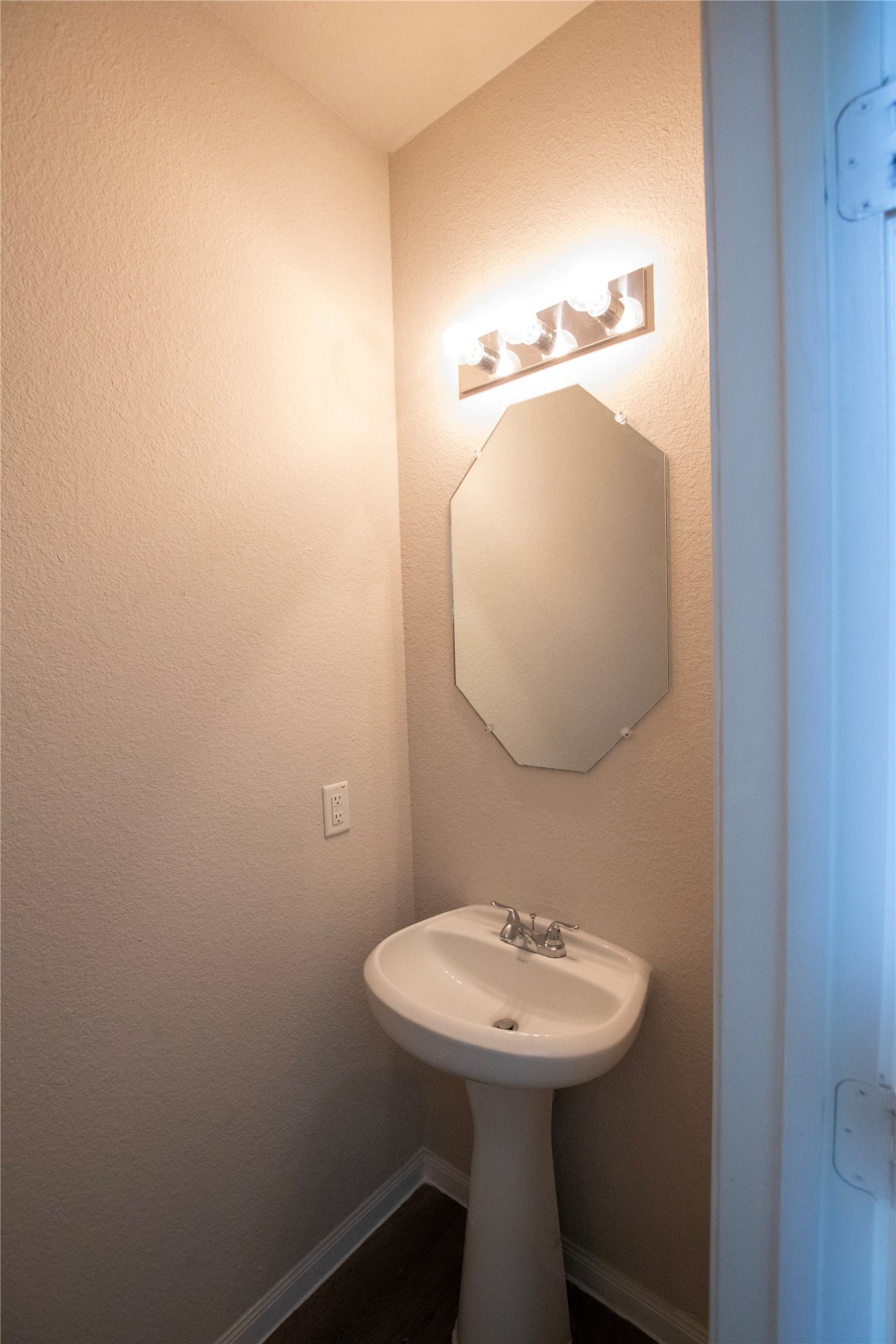 25651 Brooklyn Lane Property Photo 4