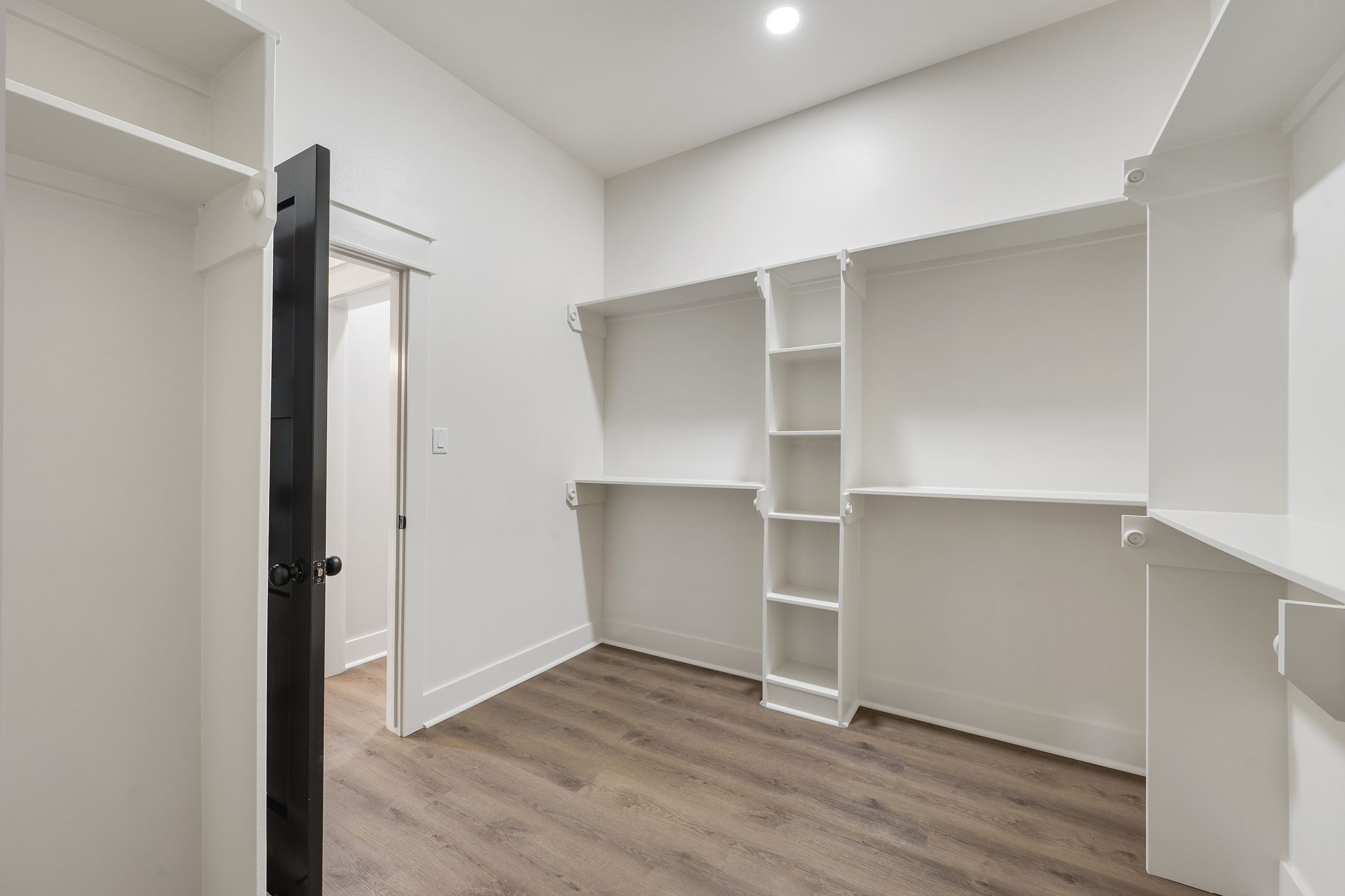 312 Morehead Street E Property Photo 9