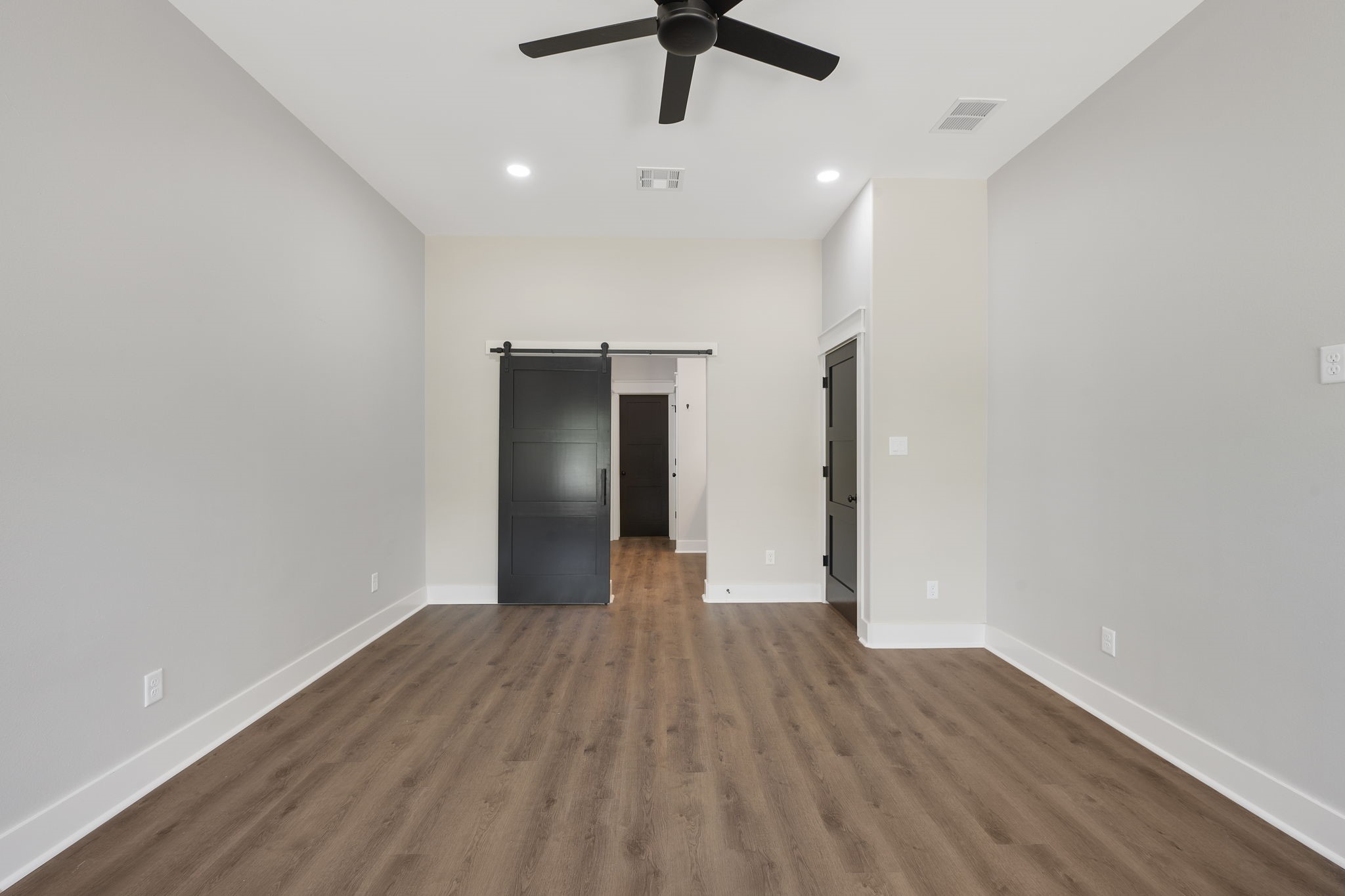312 Morehead Street E Property Photo 12