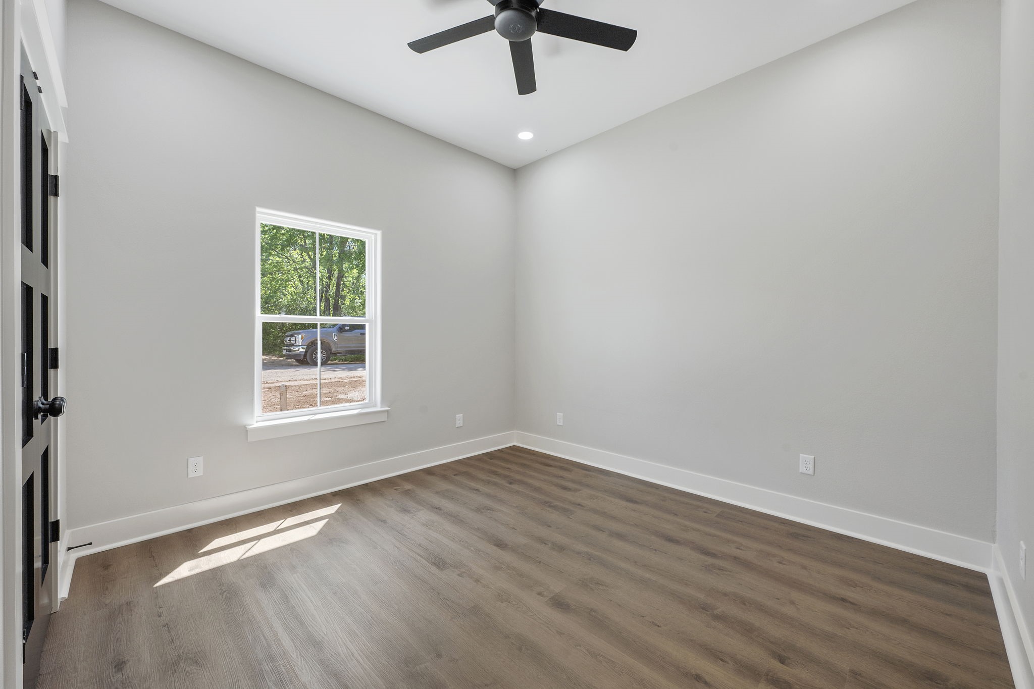 312 Morehead Street E Property Photo 14