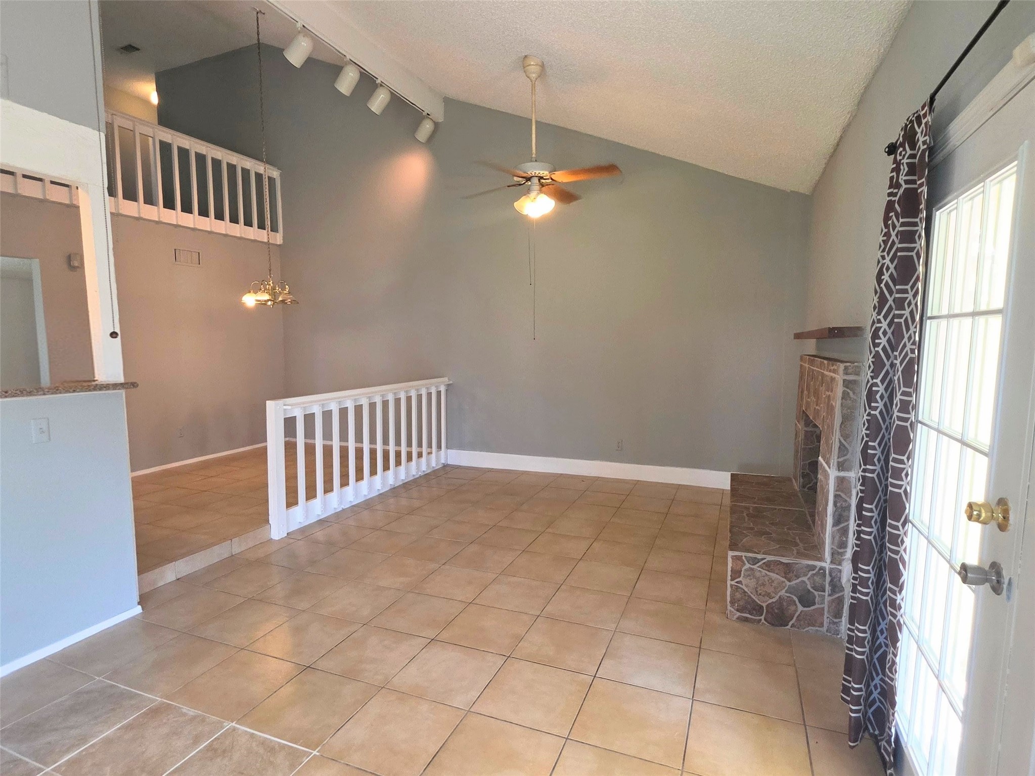 10526 Chapel Hill Drive Property Photo 4