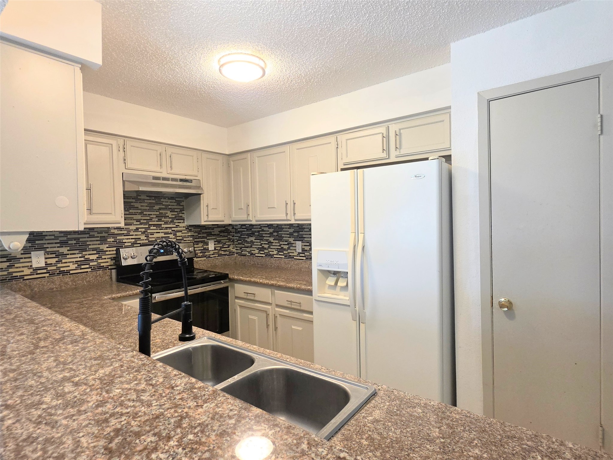 10526 Chapel Hill Drive Property Photo 5