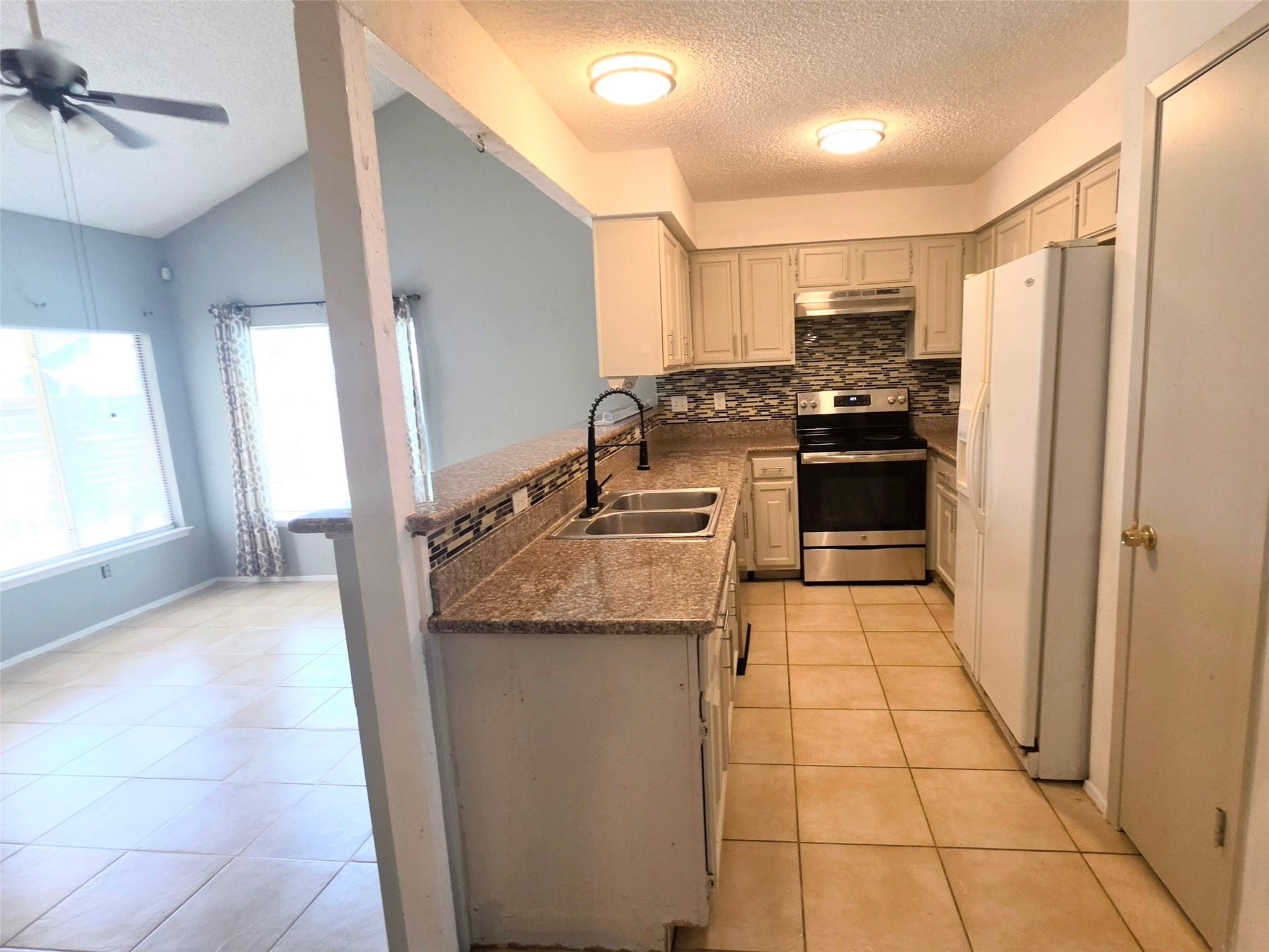 10526 Chapel Hill Drive Property Photo 6