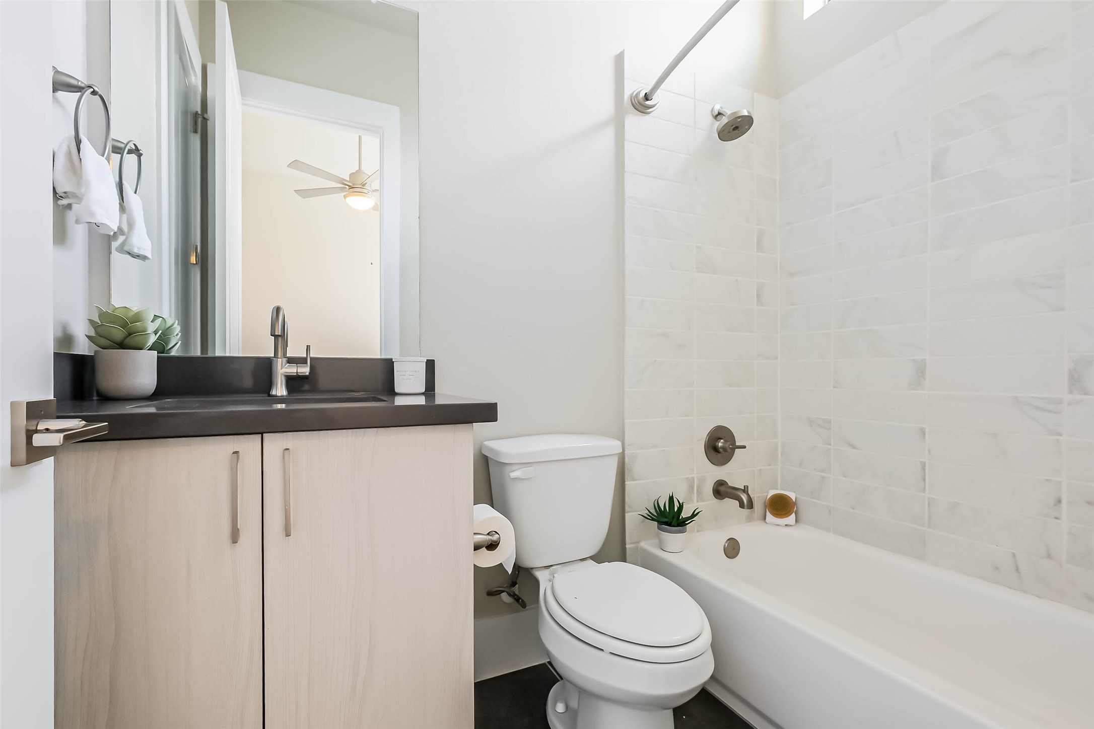2401 Crawford Street C1b Property Photo 23