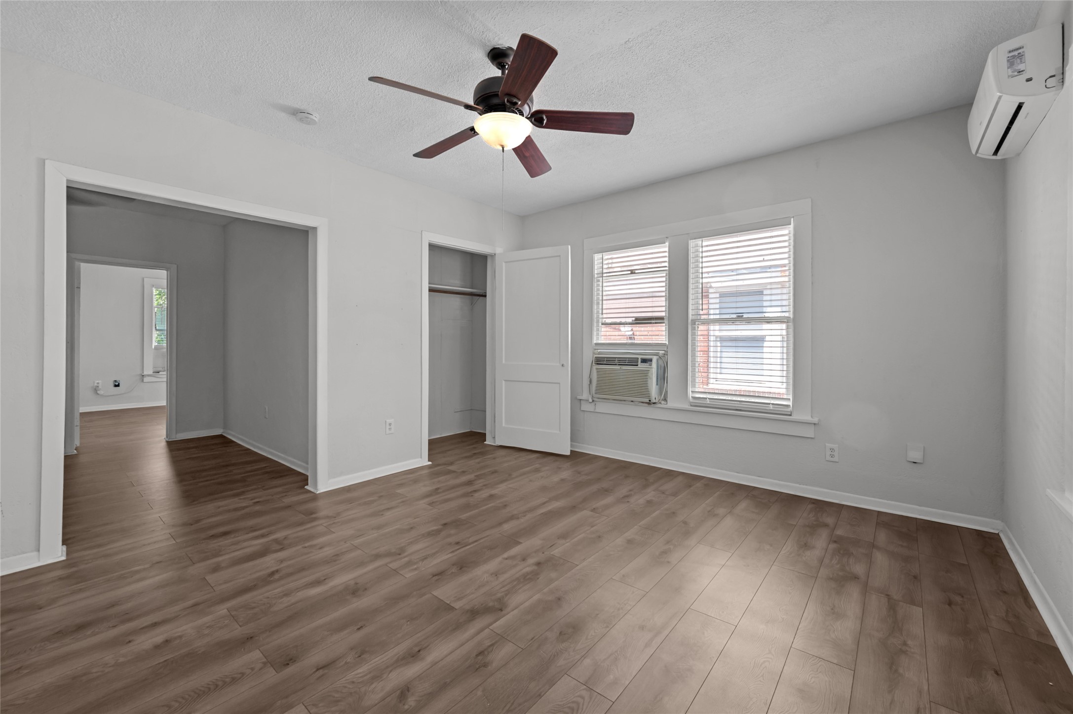 907 W Gray 2 Property Photo 5
