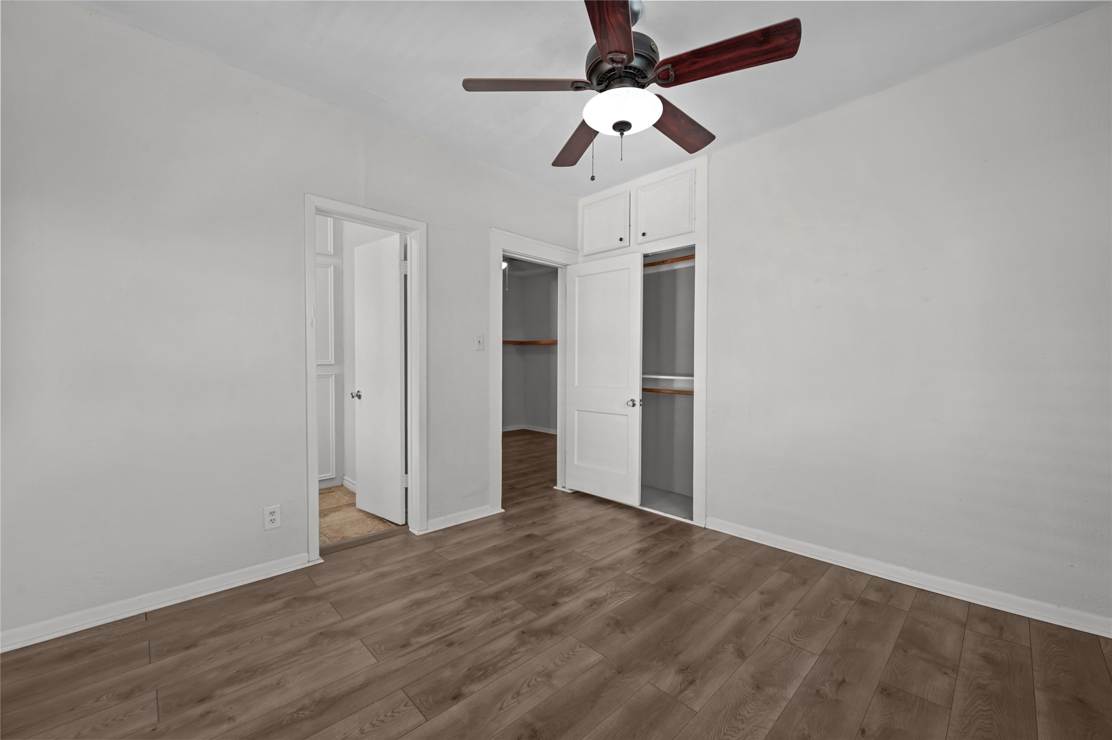 907 W Gray 2 Property Photo 10