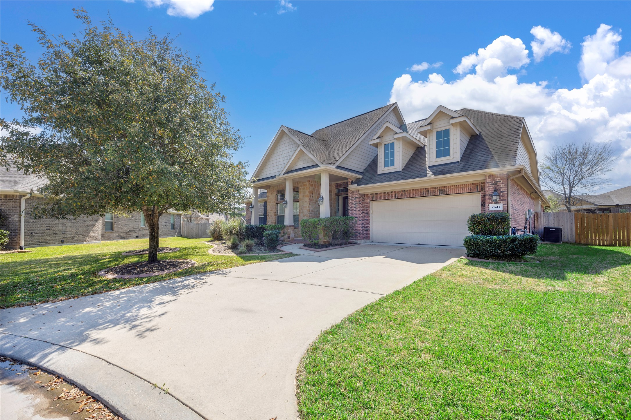 6743 Honeycrest Lane Property Photo 1