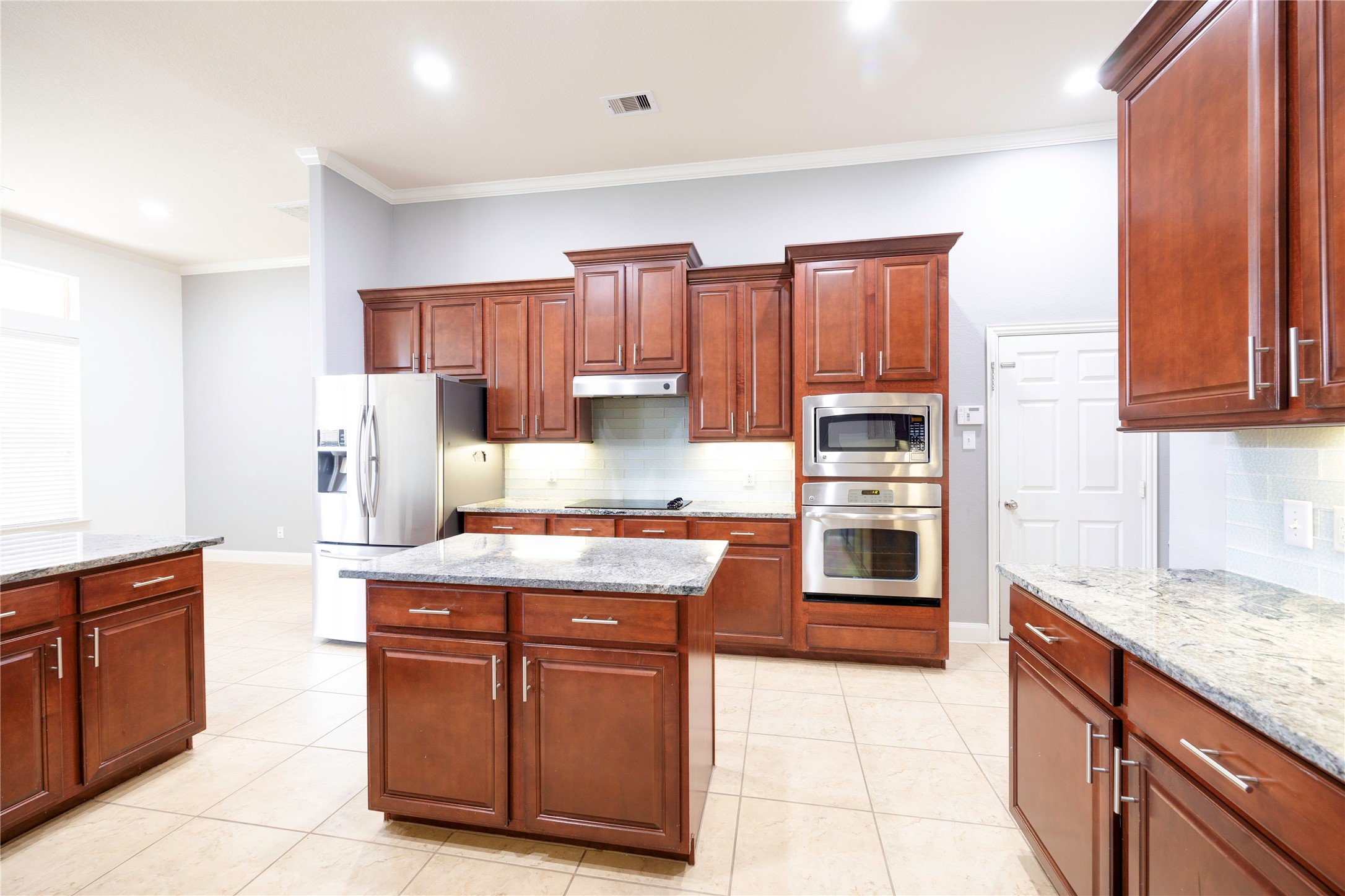 6743 Honeycrest Lane Property Photo 4