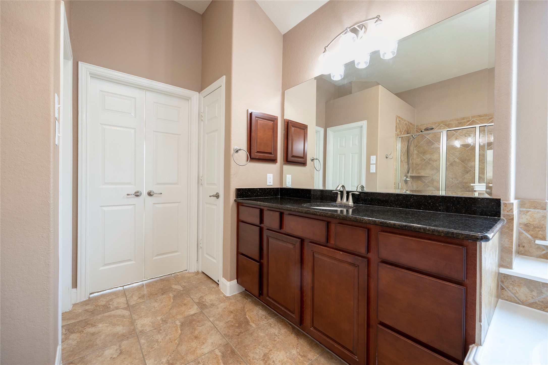 6743 Honeycrest Lane Property Photo 10