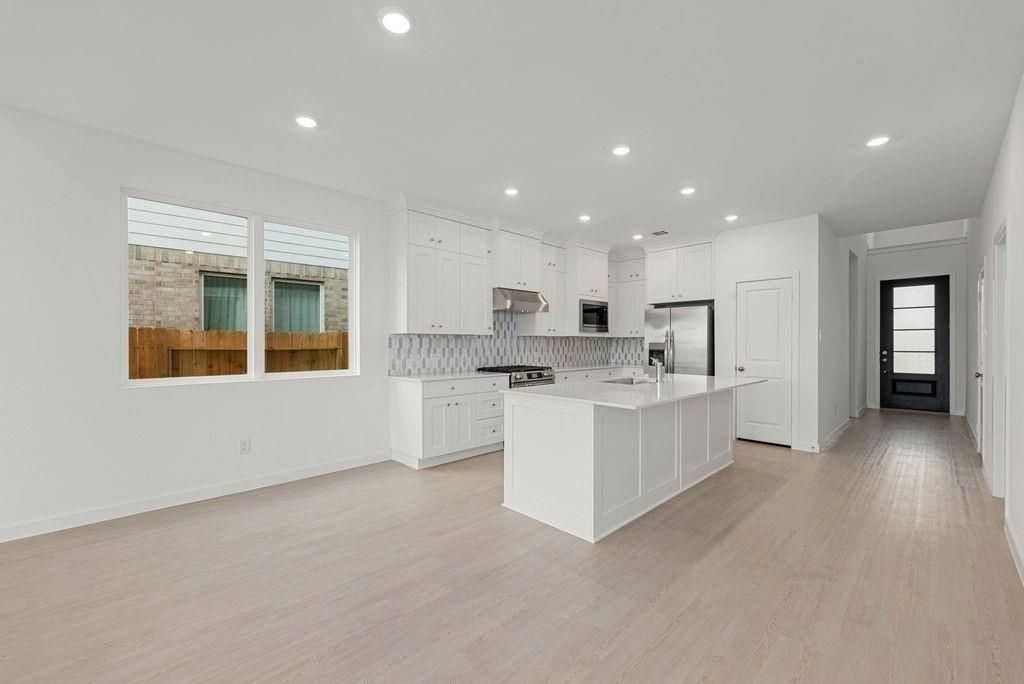 6411 Symphony Wave Dr Property Photo 8