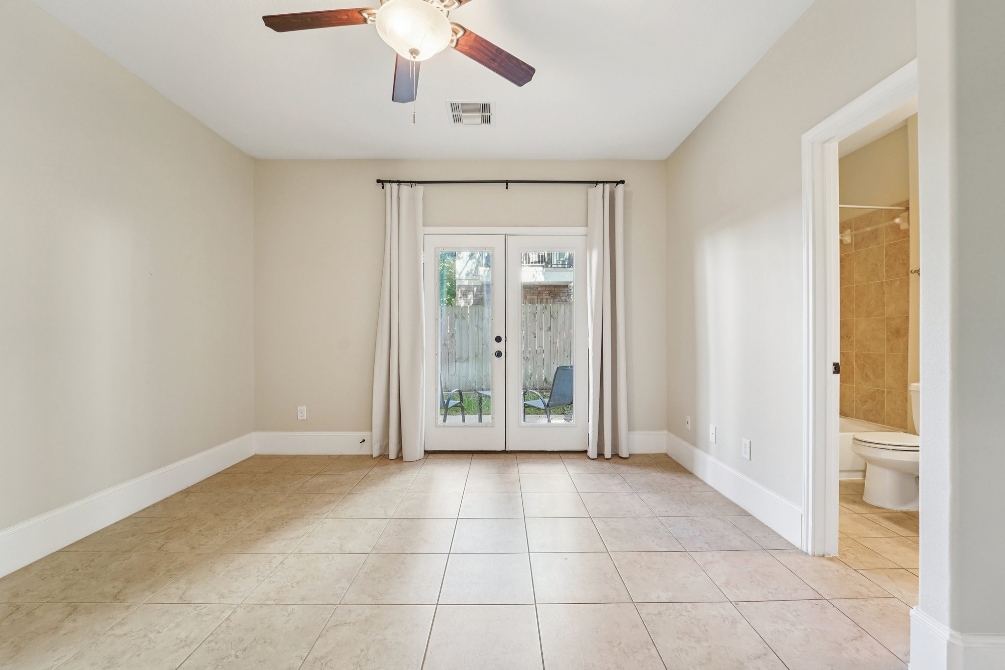 2421 Beall Street Property Photo 10