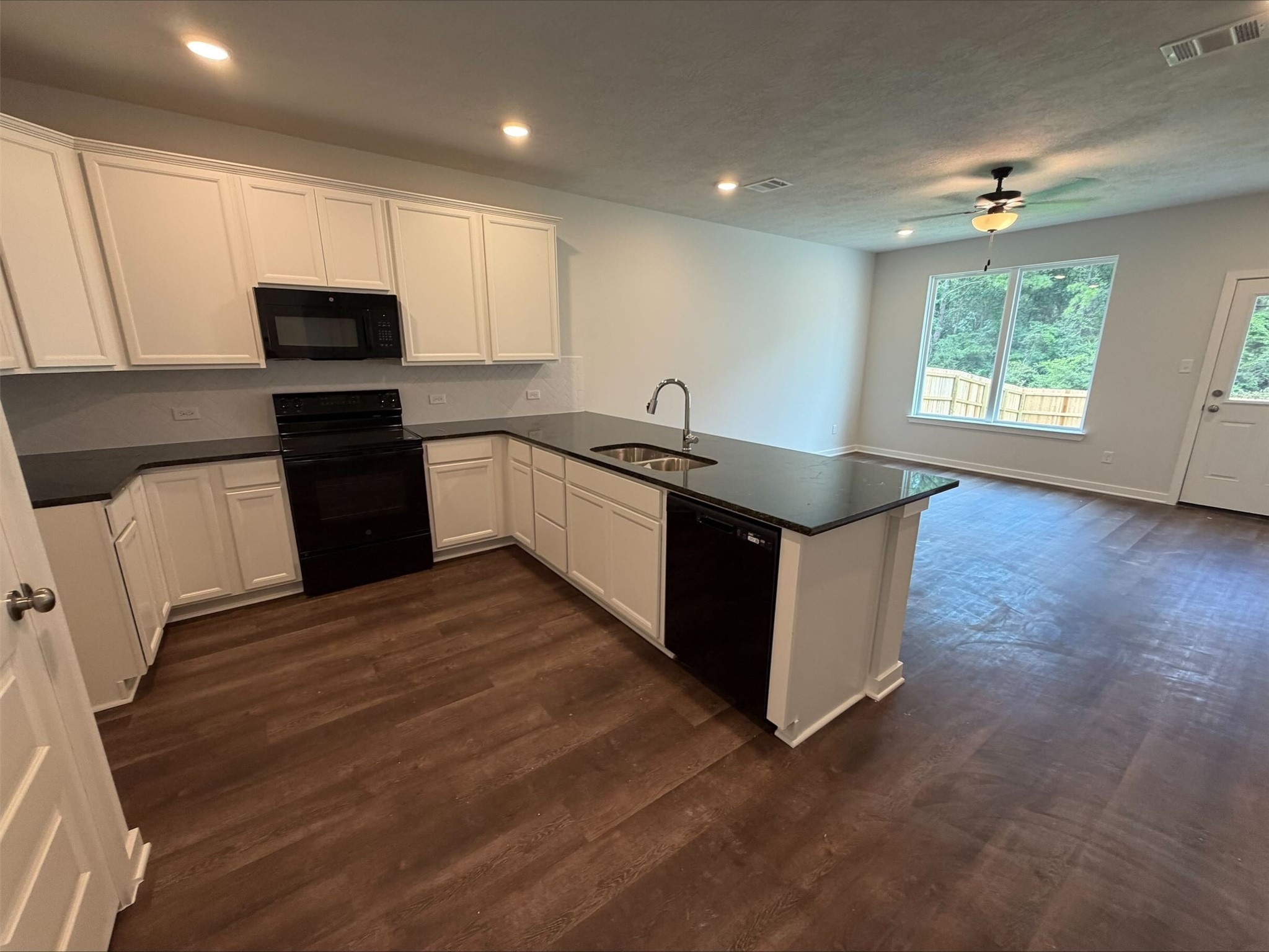 193 New Dawn Trail Property Photo 6