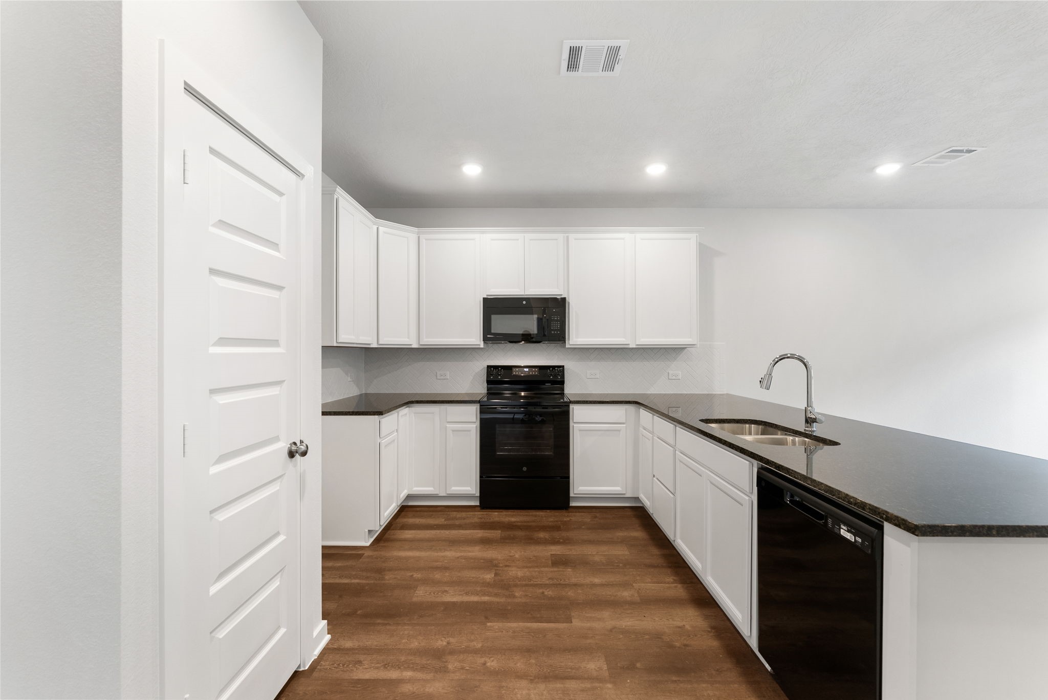 193 New Dawn Trail Property Photo 11