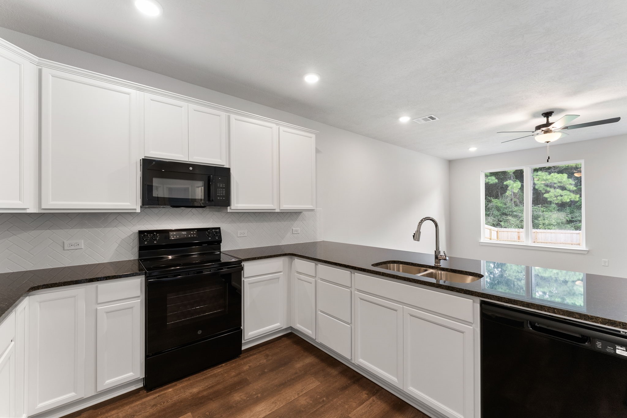 193 New Dawn Trail Property Photo 15
