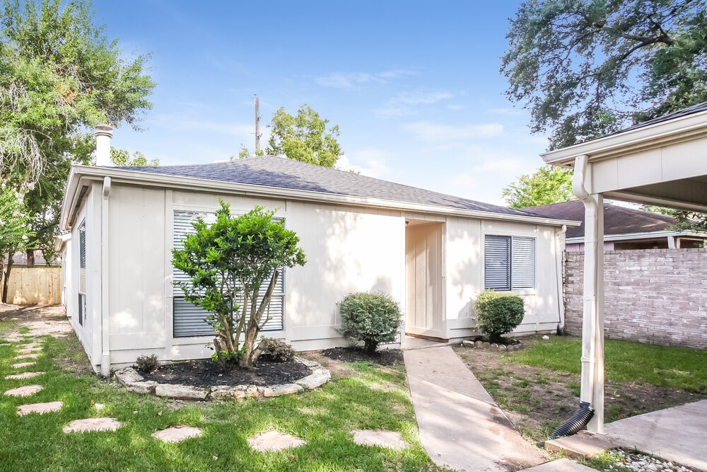 3915 Vineyard Drive Property Photo 1