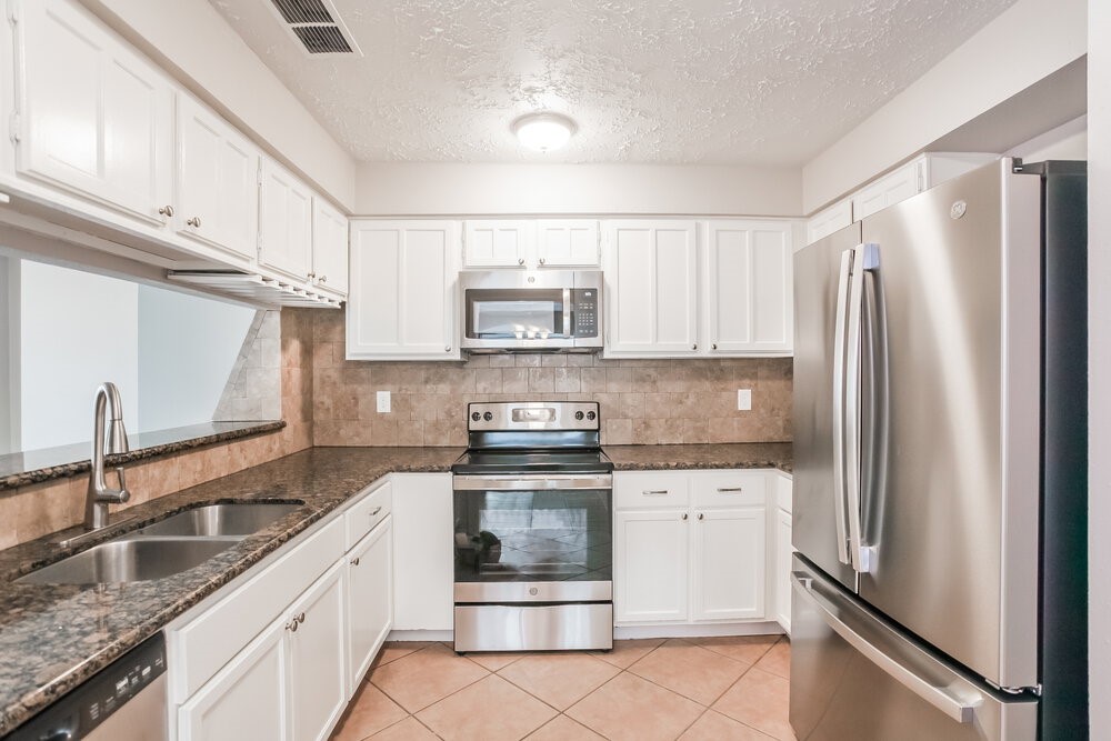 3915 Vineyard Drive Property Photo 8