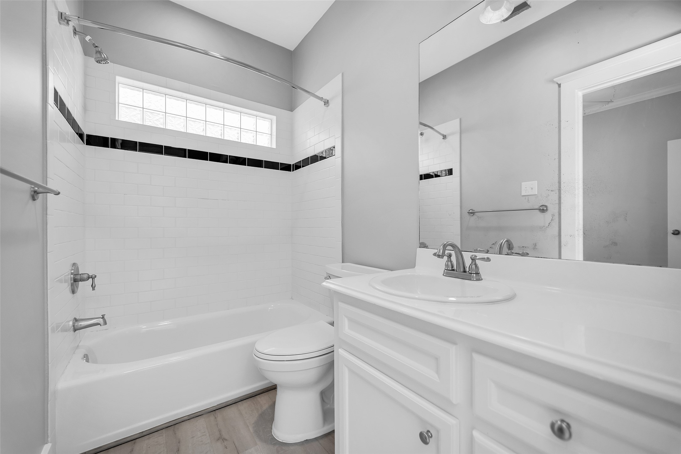 1029 W 15th 1/2 Street Property Photo 20