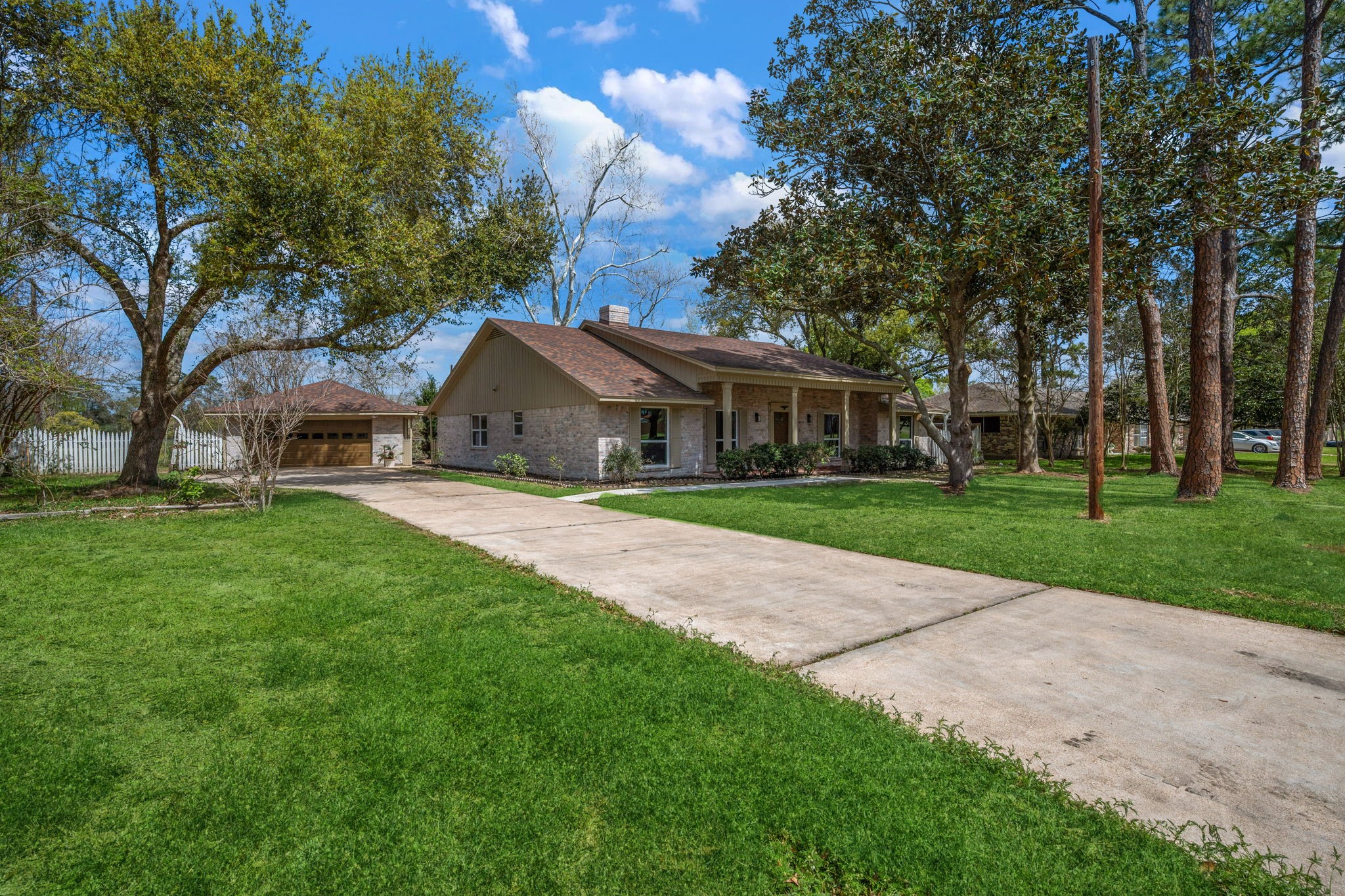 210 Ridgemont Drive Property Photo 2