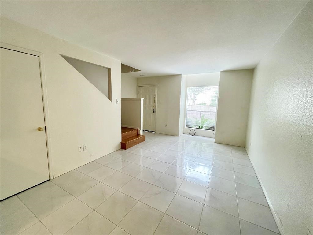 2100 Wilcrest Drive 123 Property Photo 5