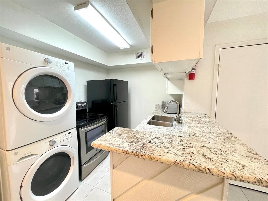 2100 Wilcrest Drive 123 Property Photo 7