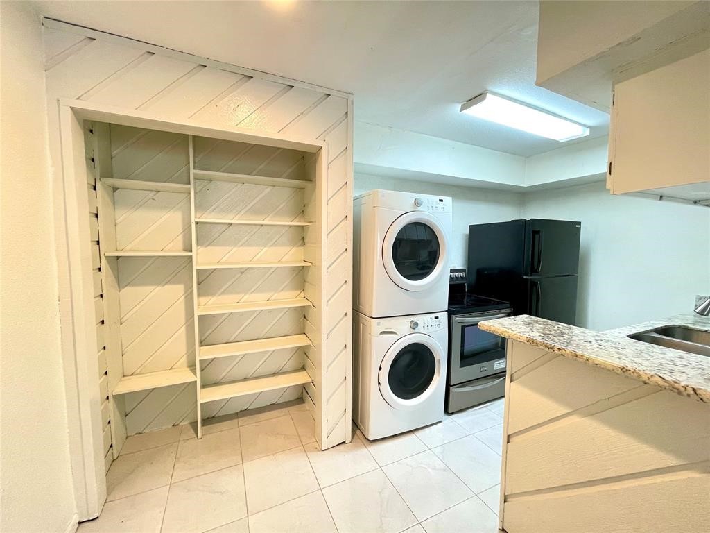 2100 Wilcrest Drive 123 Property Photo 8