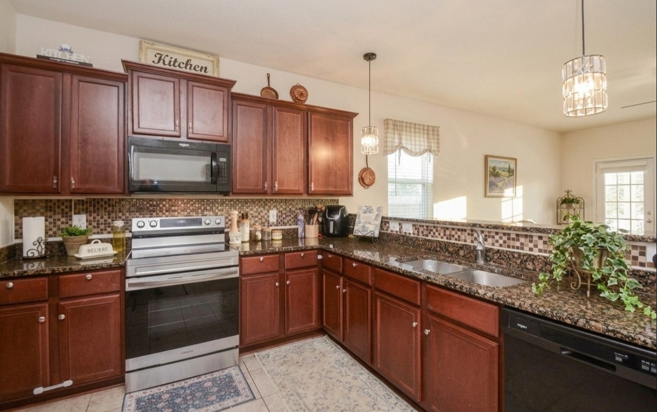 9803 Garnet Grove Drive Property Photo 8