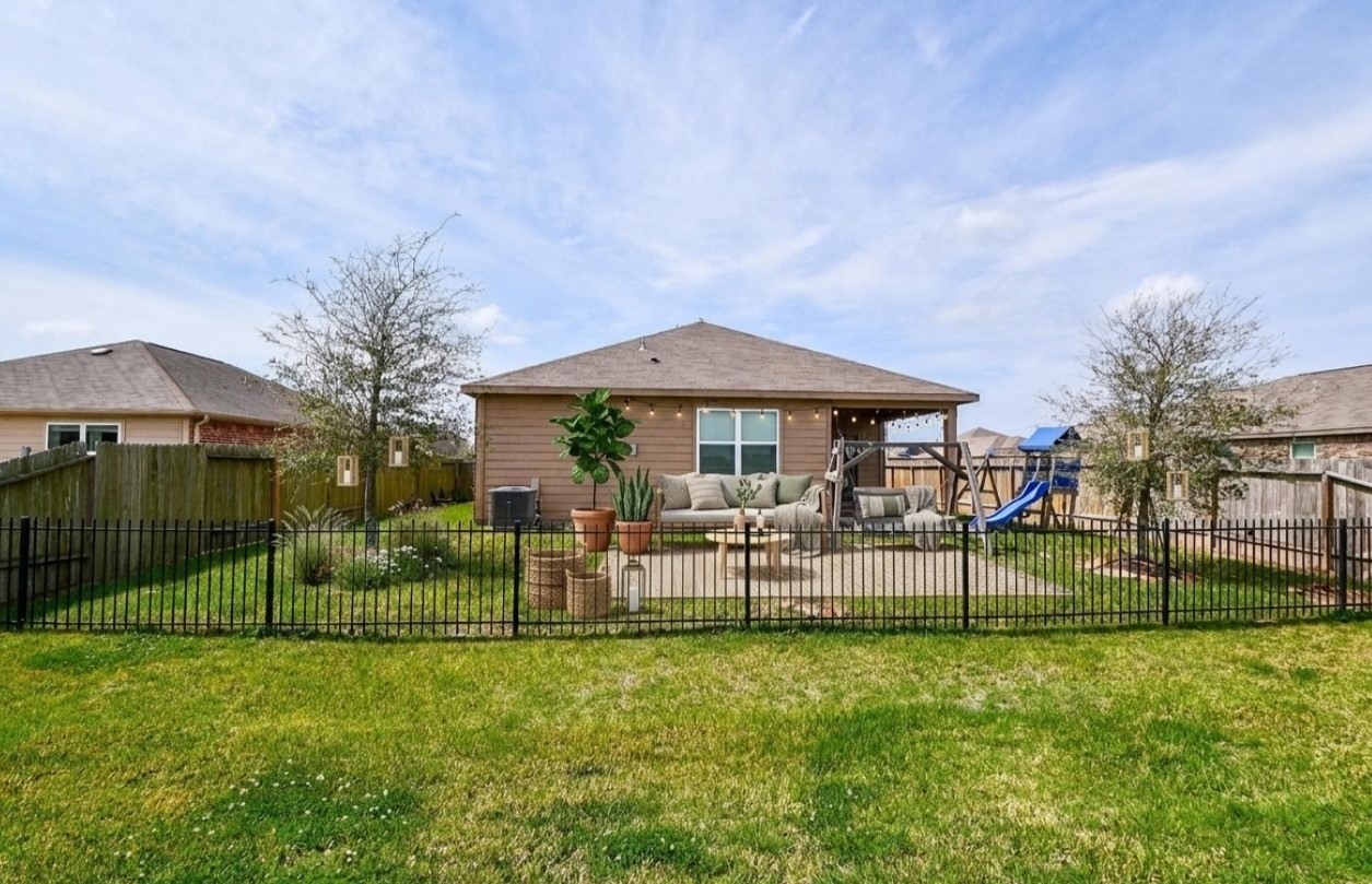 9803 Garnet Grove Drive Property Photo 32