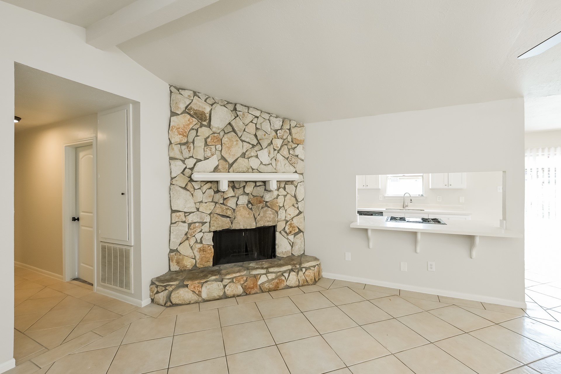 3210 Glen Spring Drive Property Photo 4