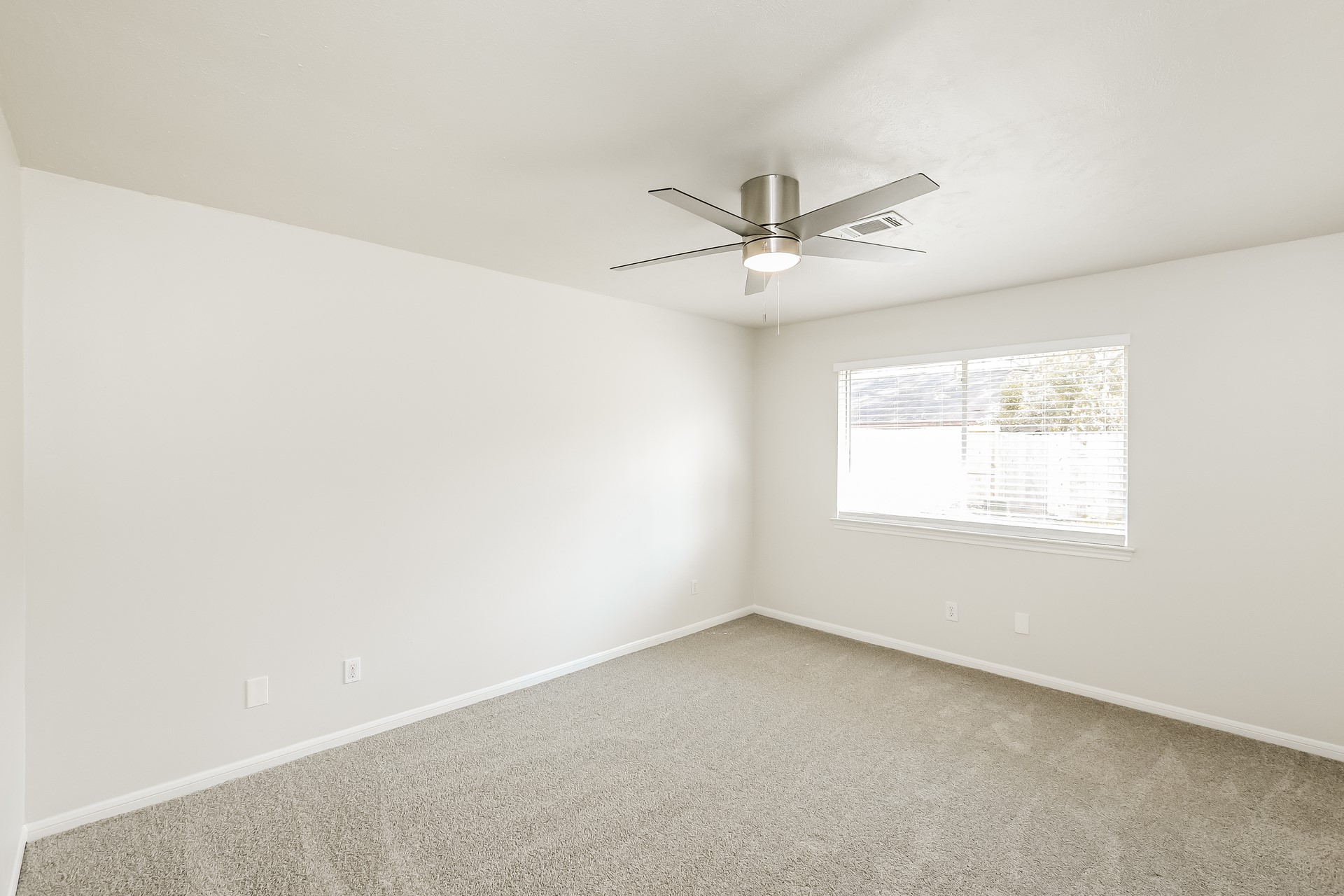 3210 Glen Spring Drive Property Photo 11