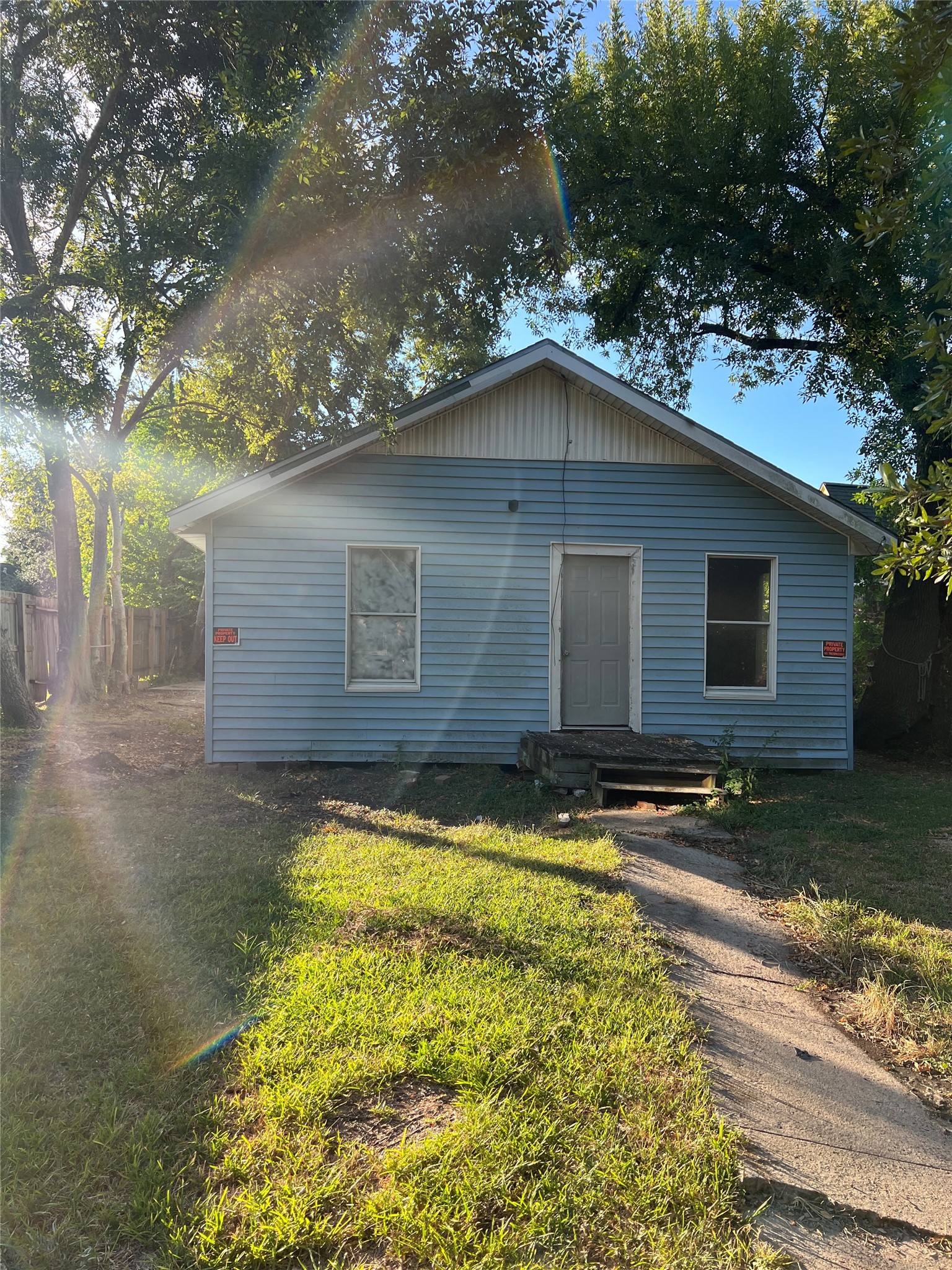 2109 Carolina Property Photo 1