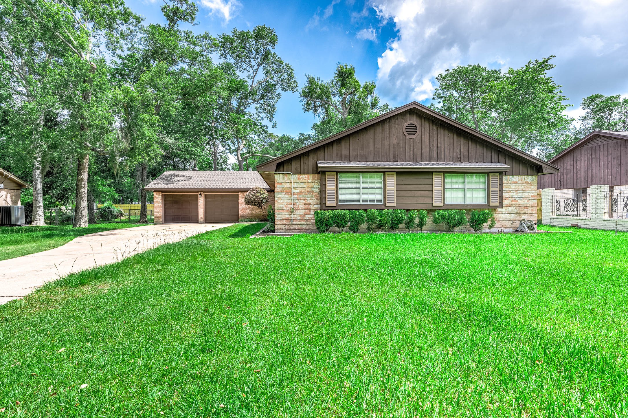 69 Surrey Oak Court Property Photo 1