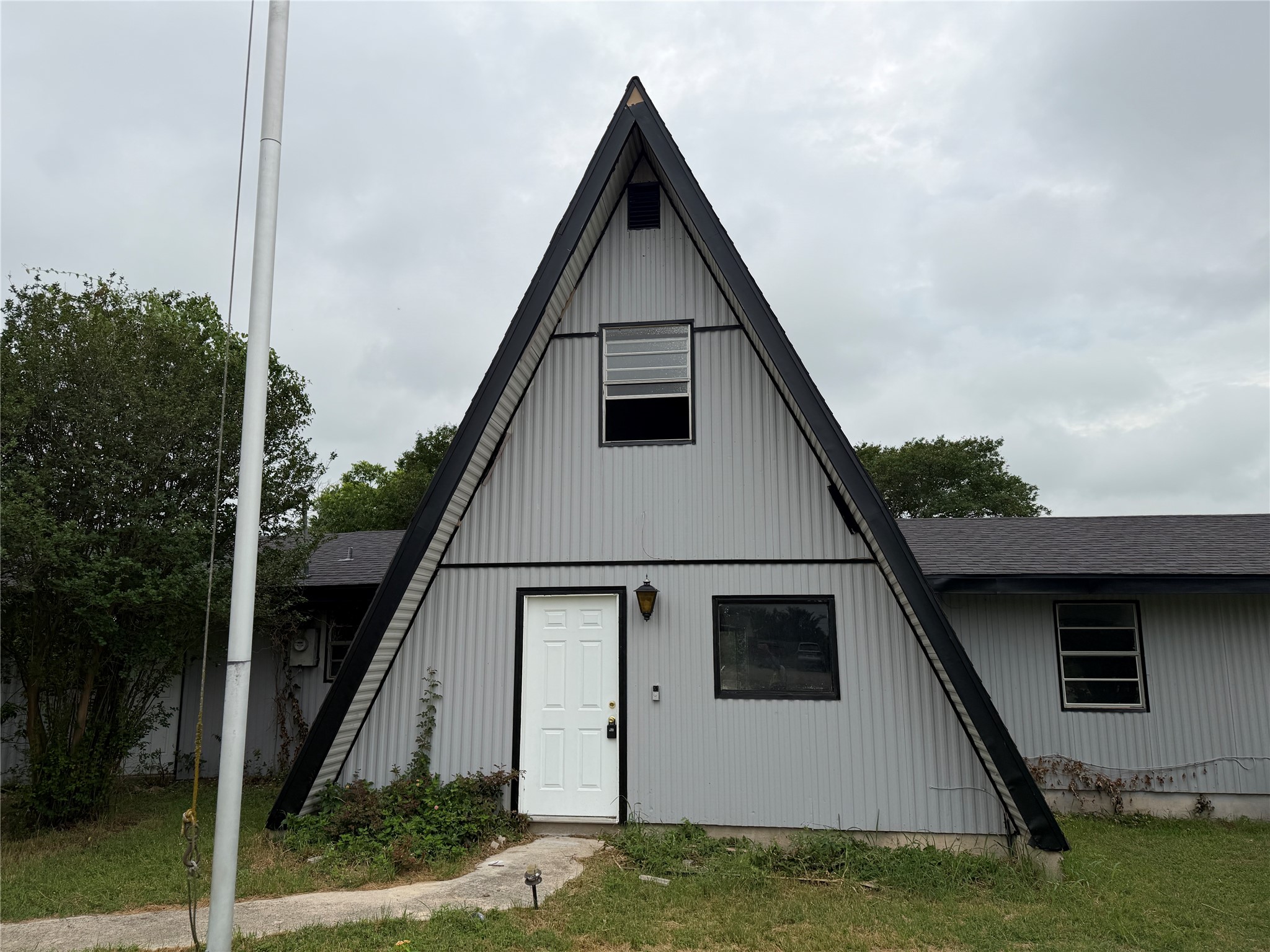 4127 Knoll Drive Property Photo 2