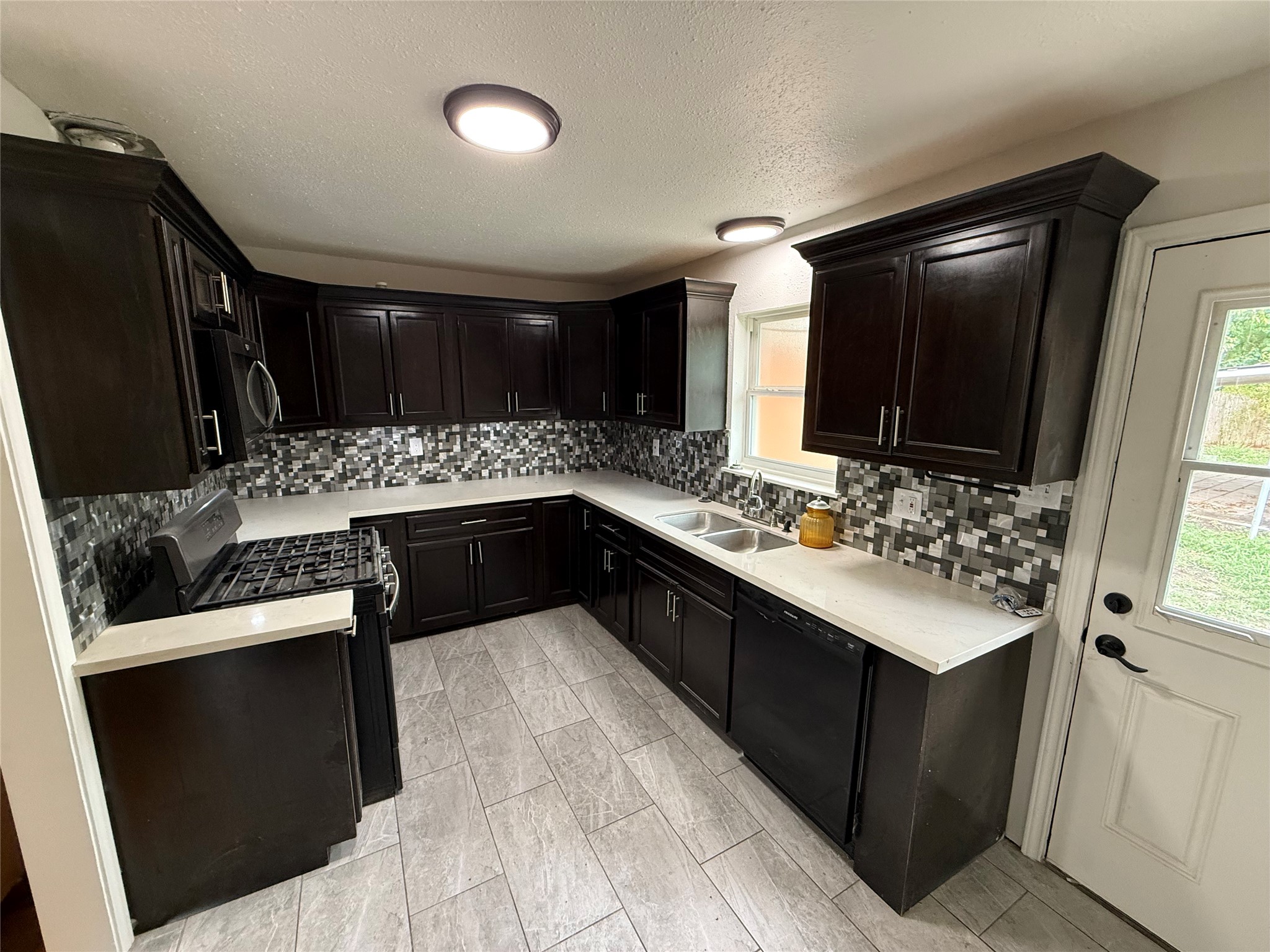 606 Wisconsin Street Property Photo 15