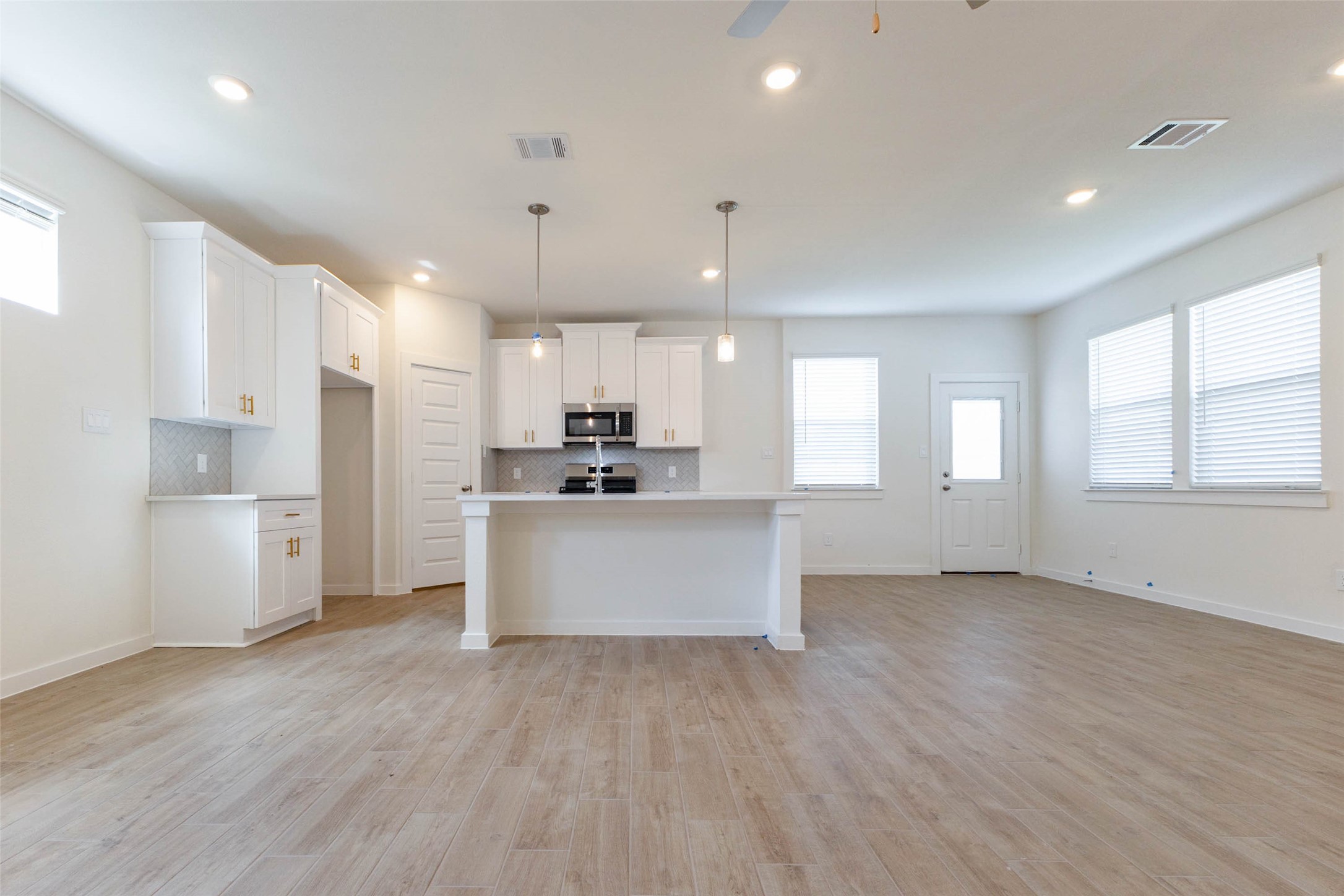 1115 Santee Court Property Photo 6