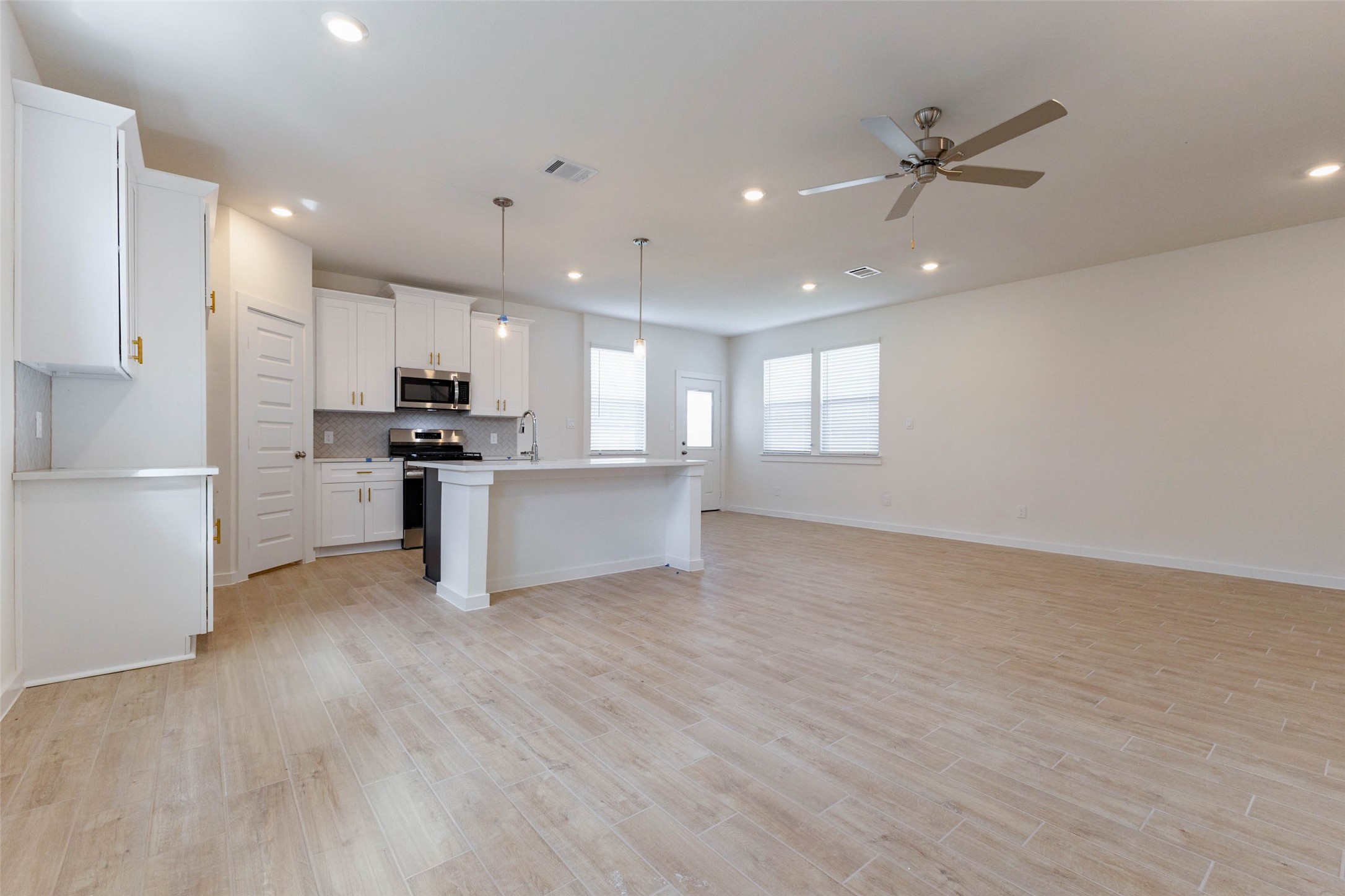 1115 Santee Court Property Photo 7