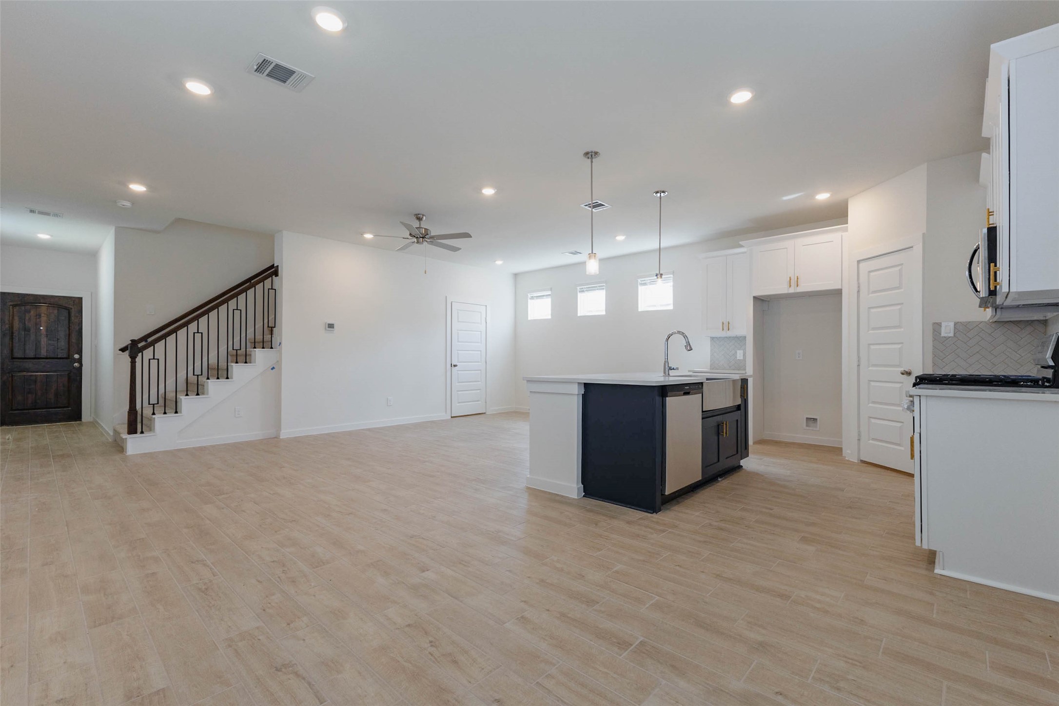 1115 Santee Court Property Photo 8