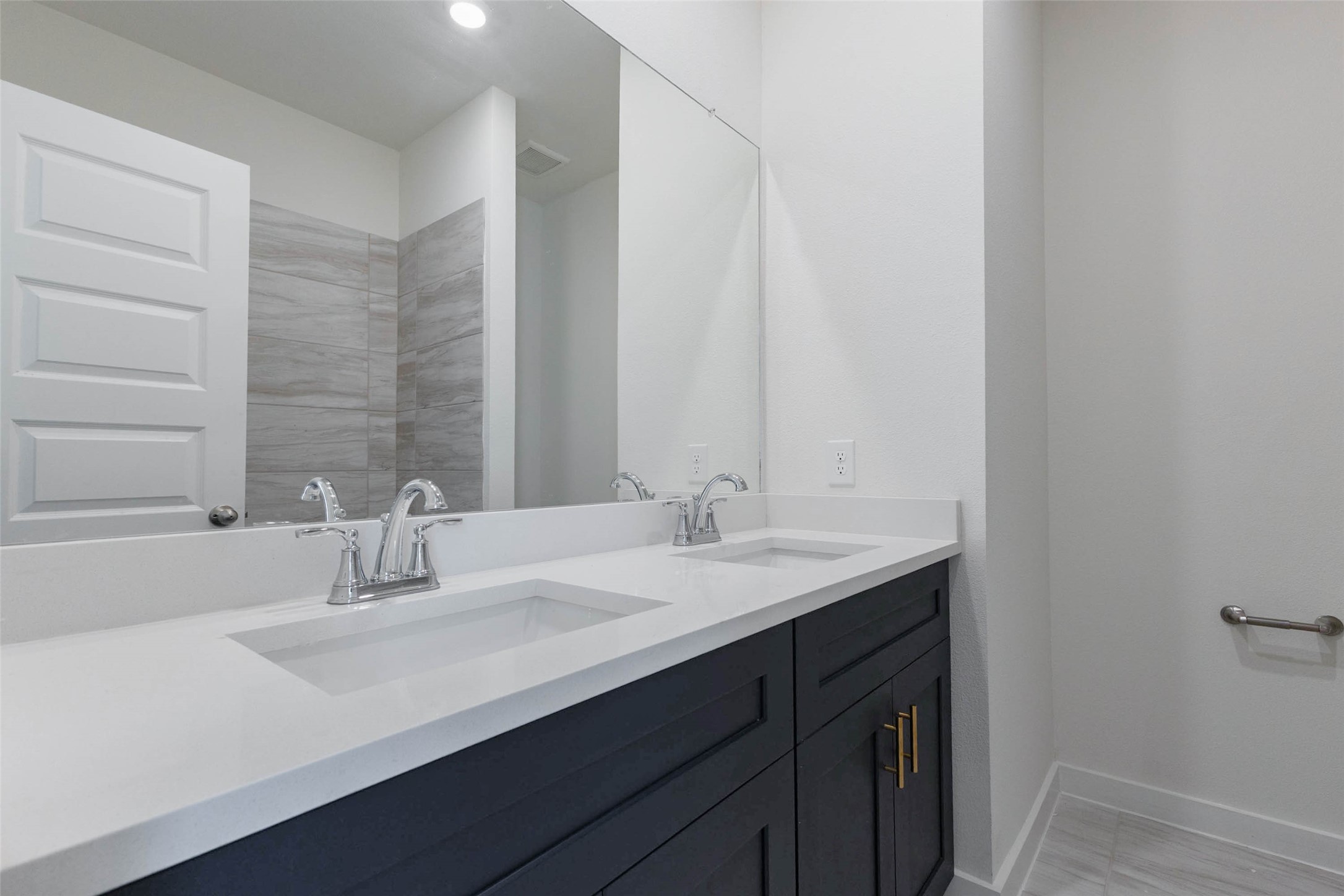1115 Santee Court Property Photo 17