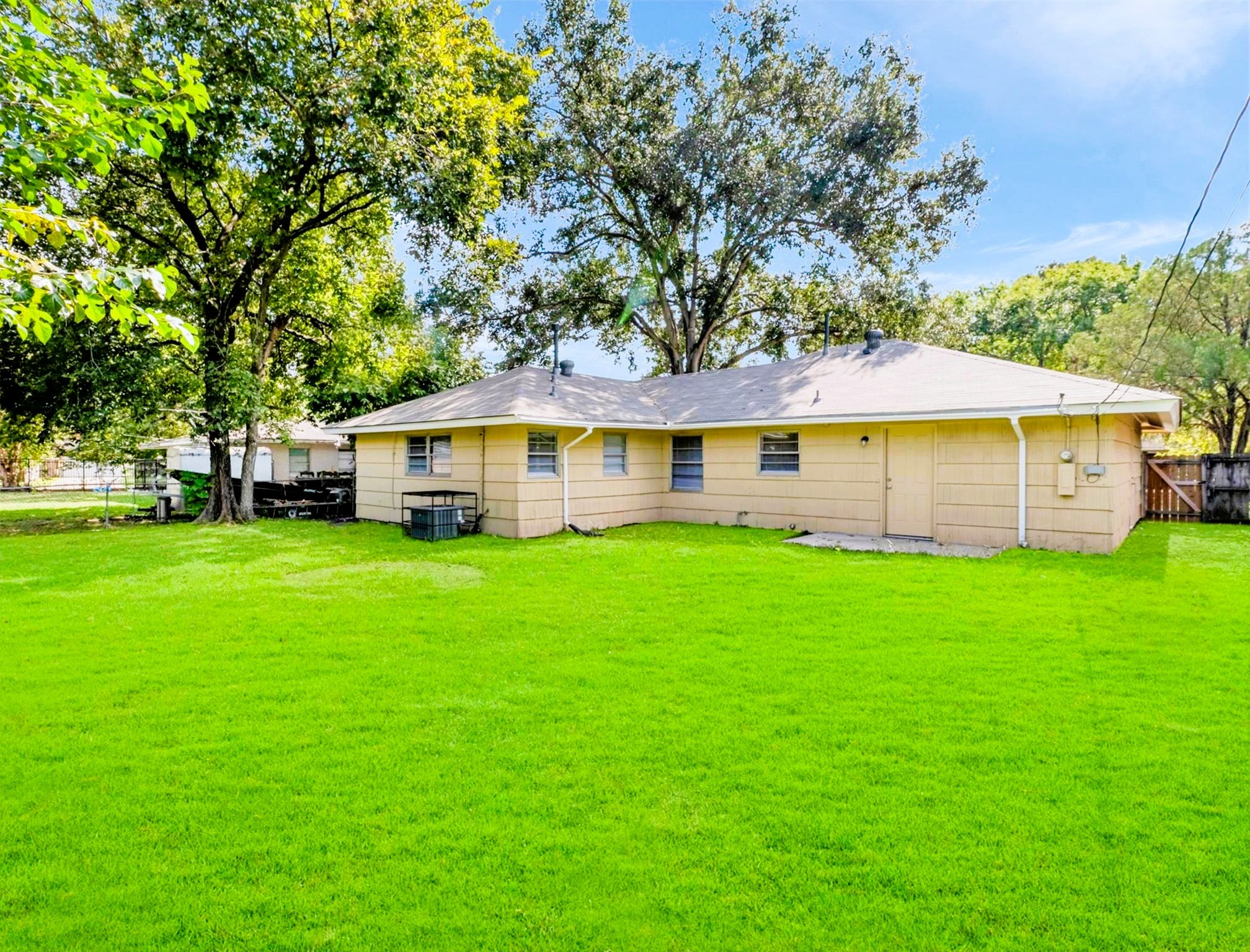 7406 Janak Drive Property Photo 14