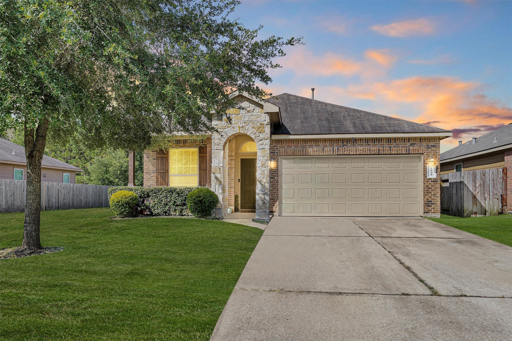 9934 Sterling Place Drive Property Photo 1
