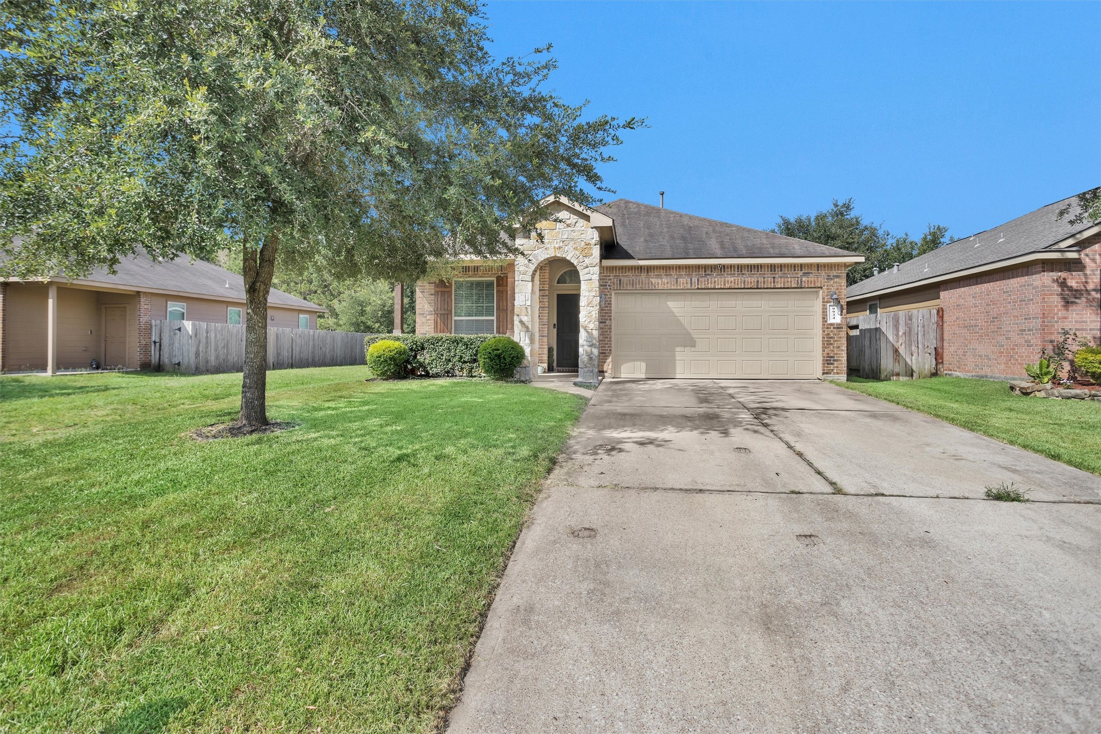 9934 Sterling Place Drive Property Photo 2