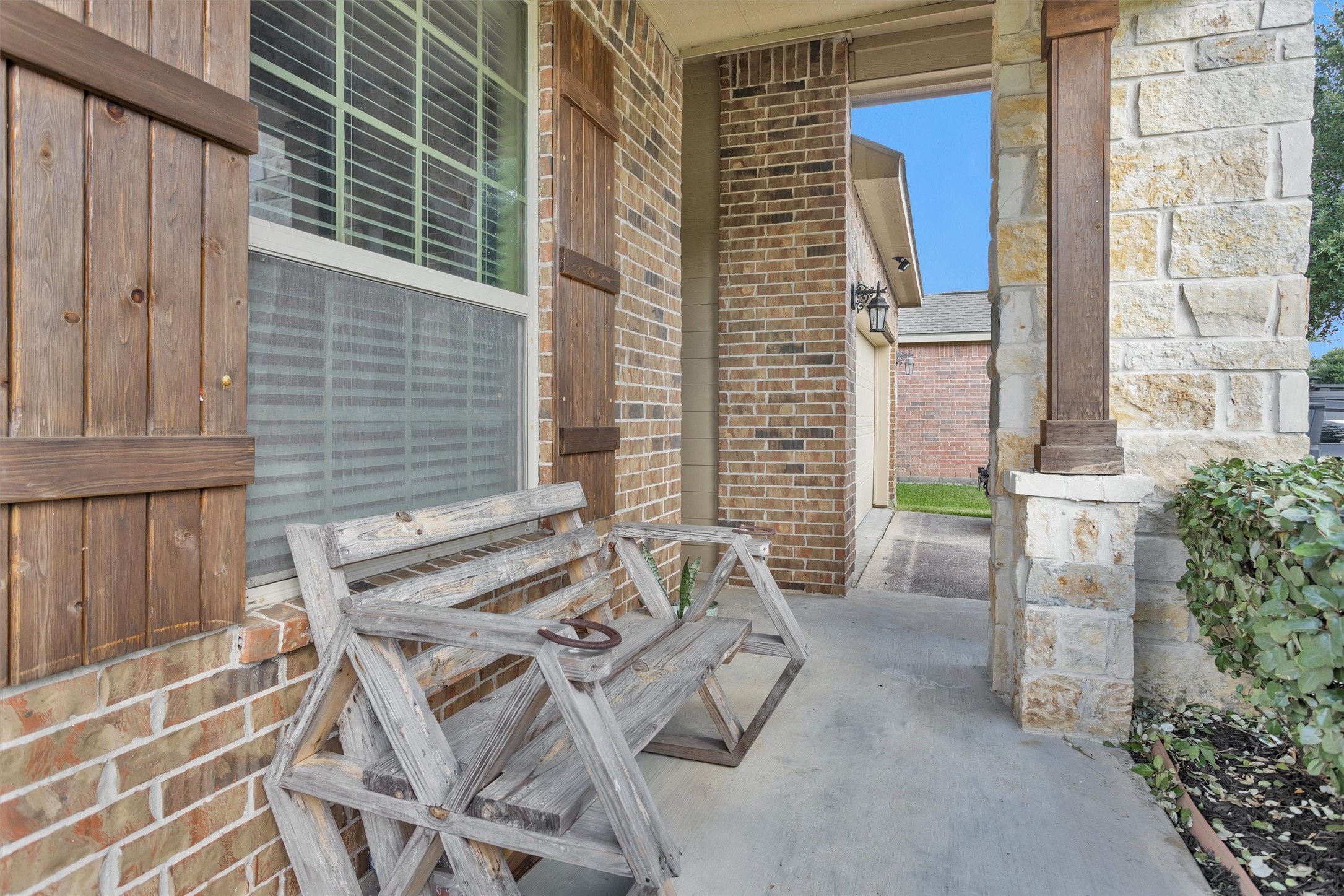 9934 Sterling Place Drive Property Photo 5